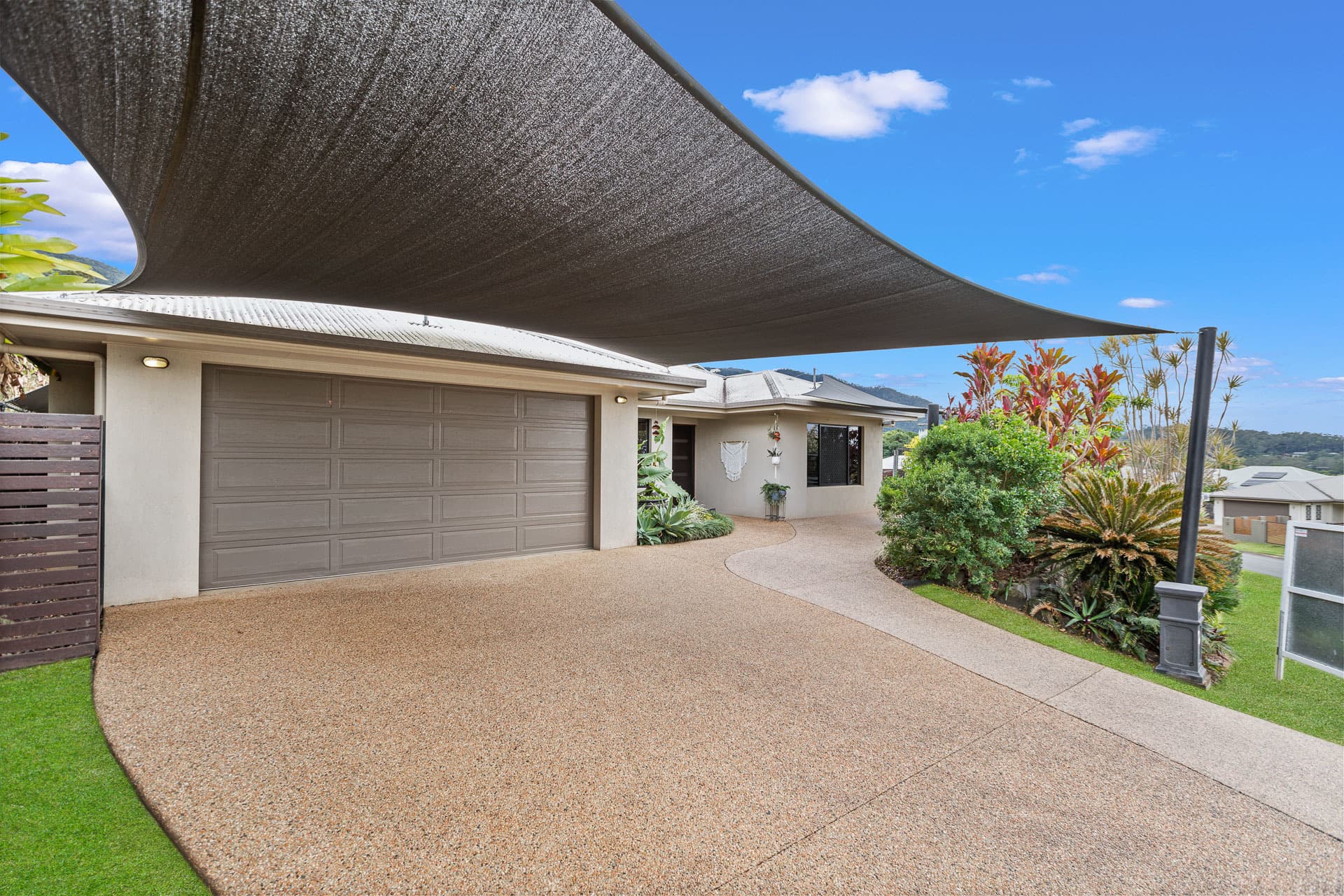 6 Densmore Close, Bentley Park, Bentley Park - Thumbnail 4