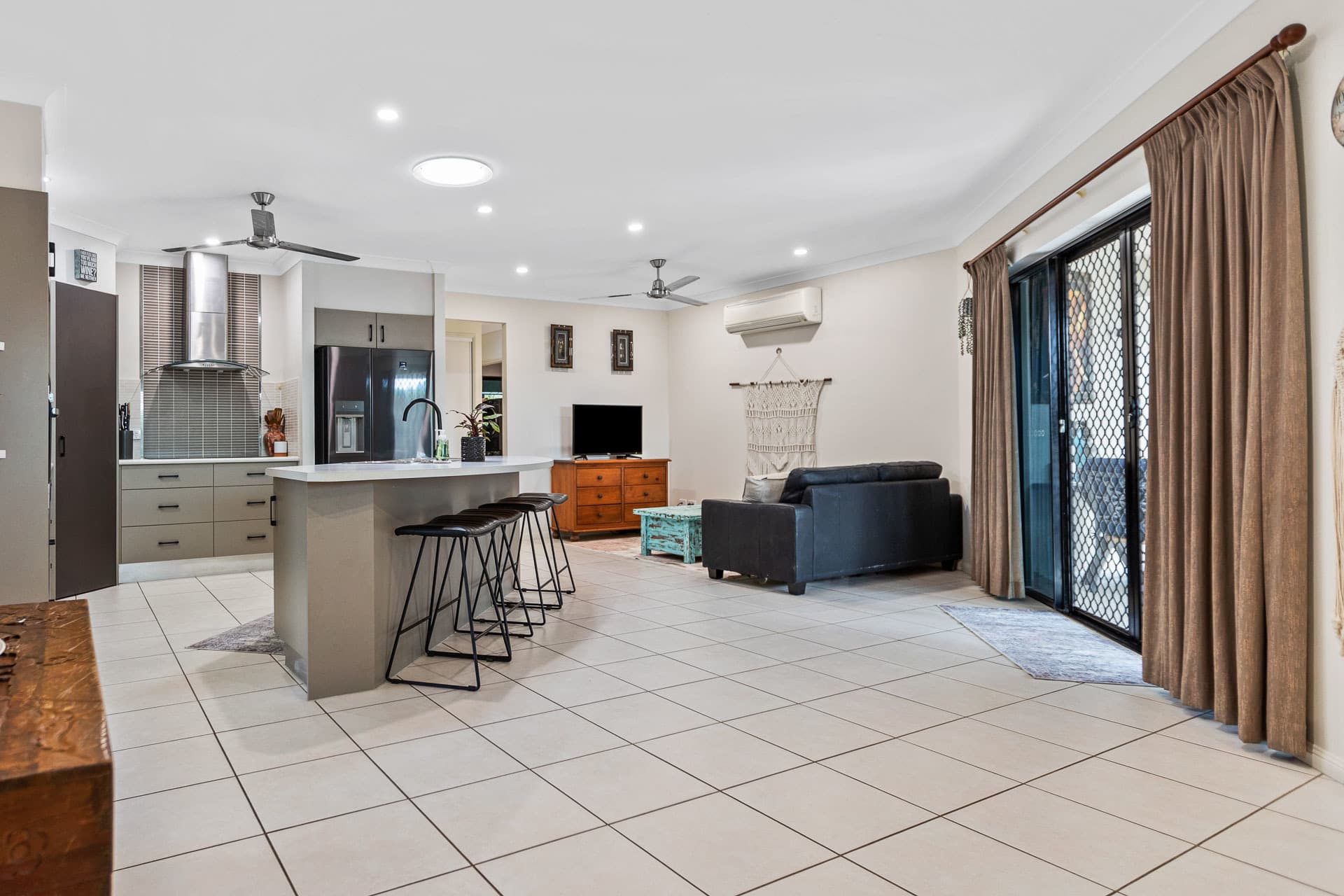 6 Densmore Close, Bentley Park, Bentley Park - Thumbnail 8
