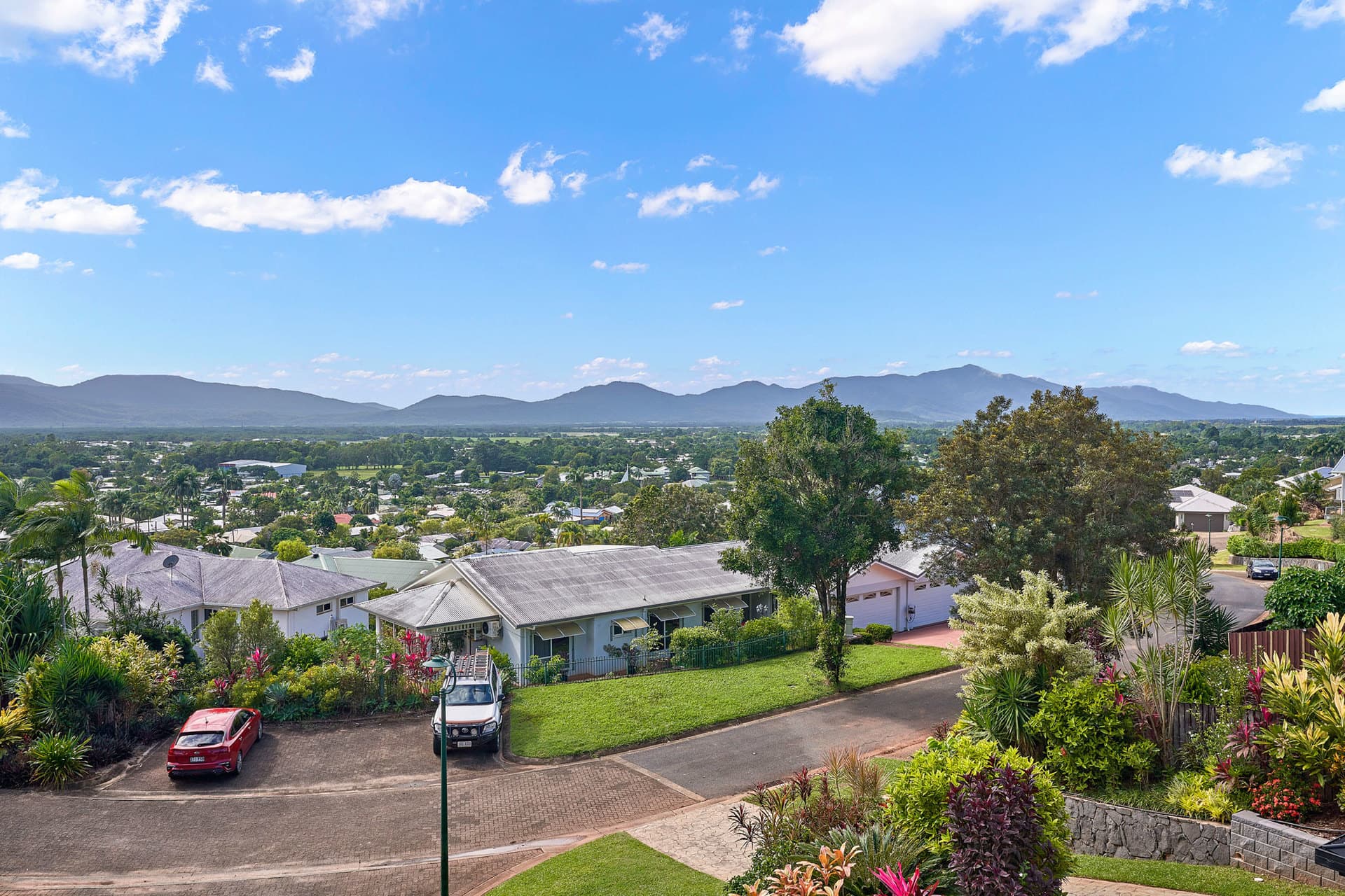 25 Guthrie Close, Bentley Park, Bentley Park - Thumbnail 3