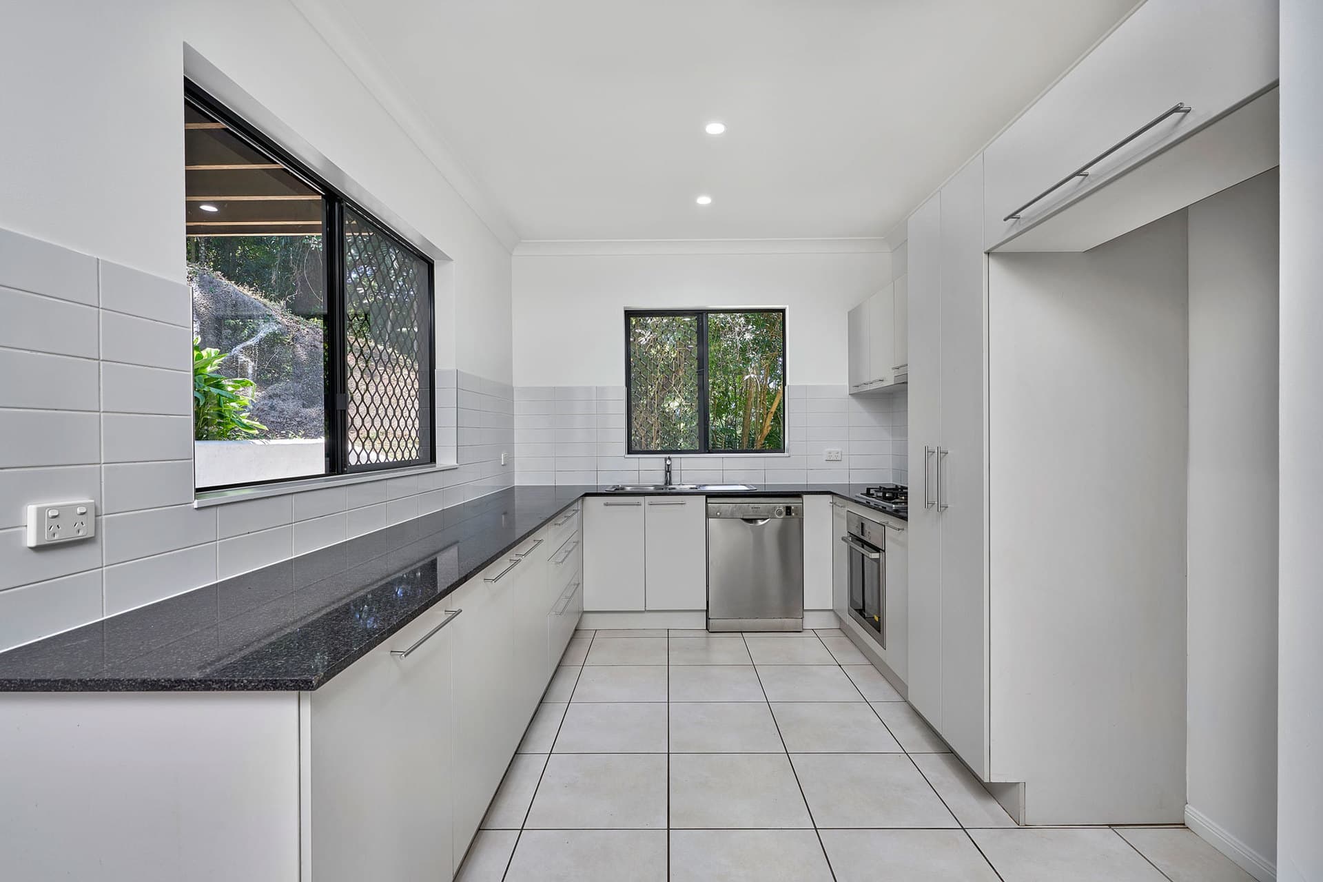 66 Summerhill Drive, Mooroobool, Mooroobool - Thumbnail 7