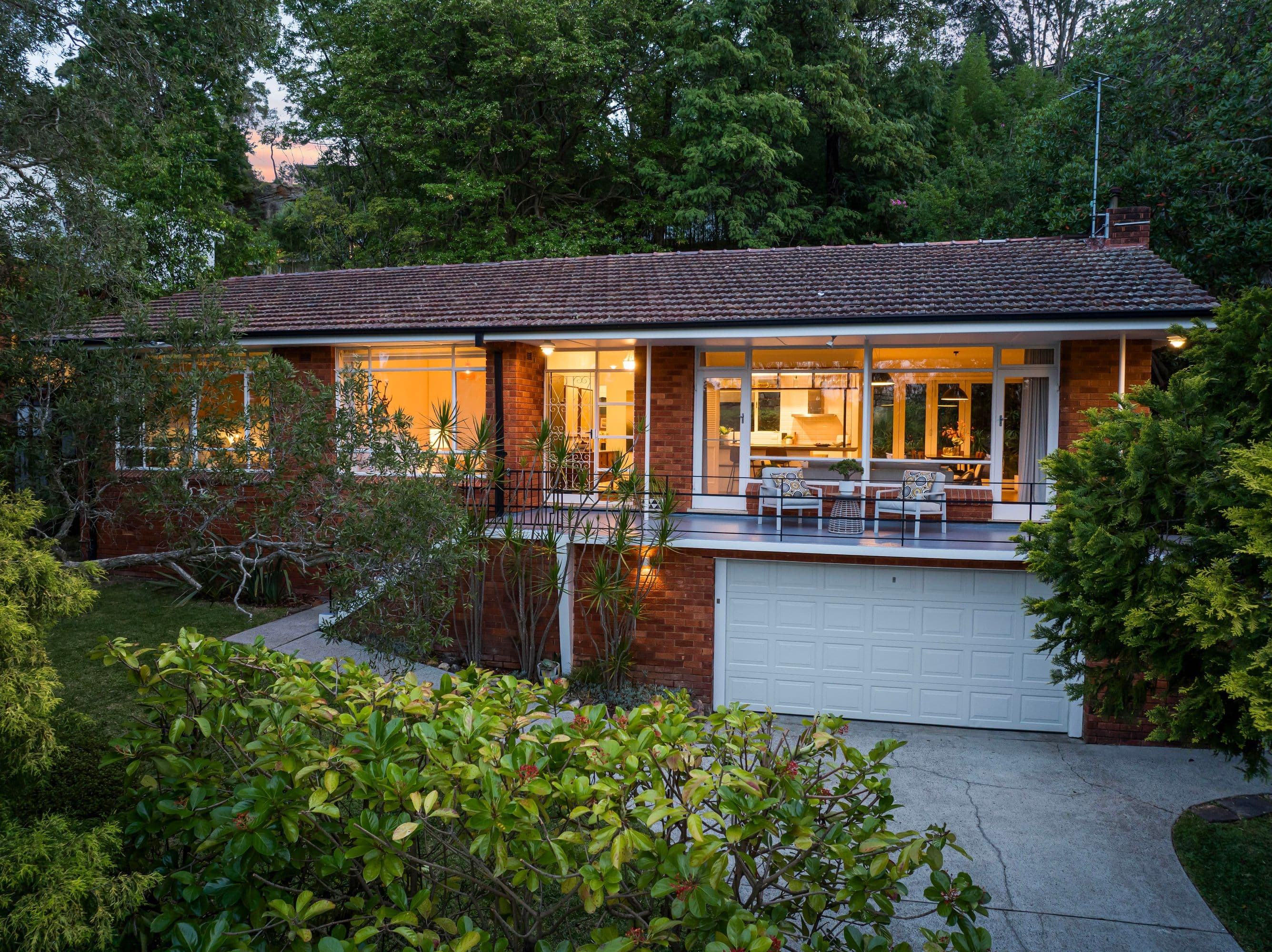 20 Rembrandt Drive, Middle Cove - Image 1
