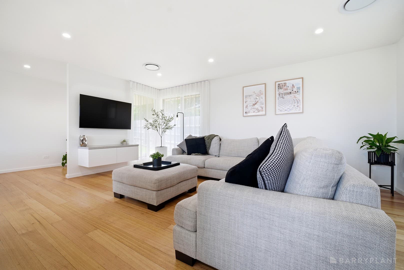 16 Silverton Drive, Noble Park North, VIC 3174, Noble Park North - Thumbnail 2