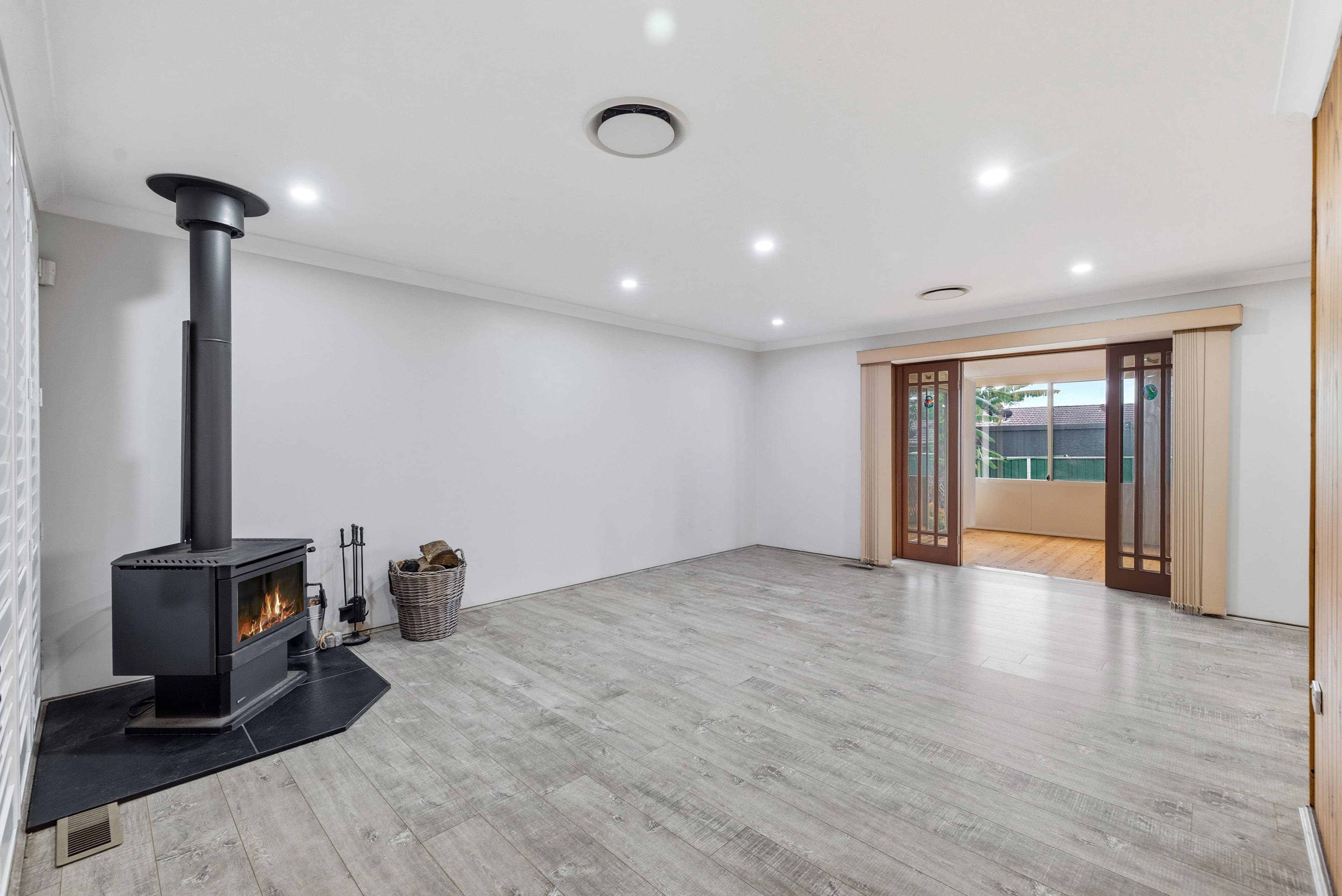 33 Rutherglen Drive, St Andrews NSW 2566, St Andrews - Thumbnail 2