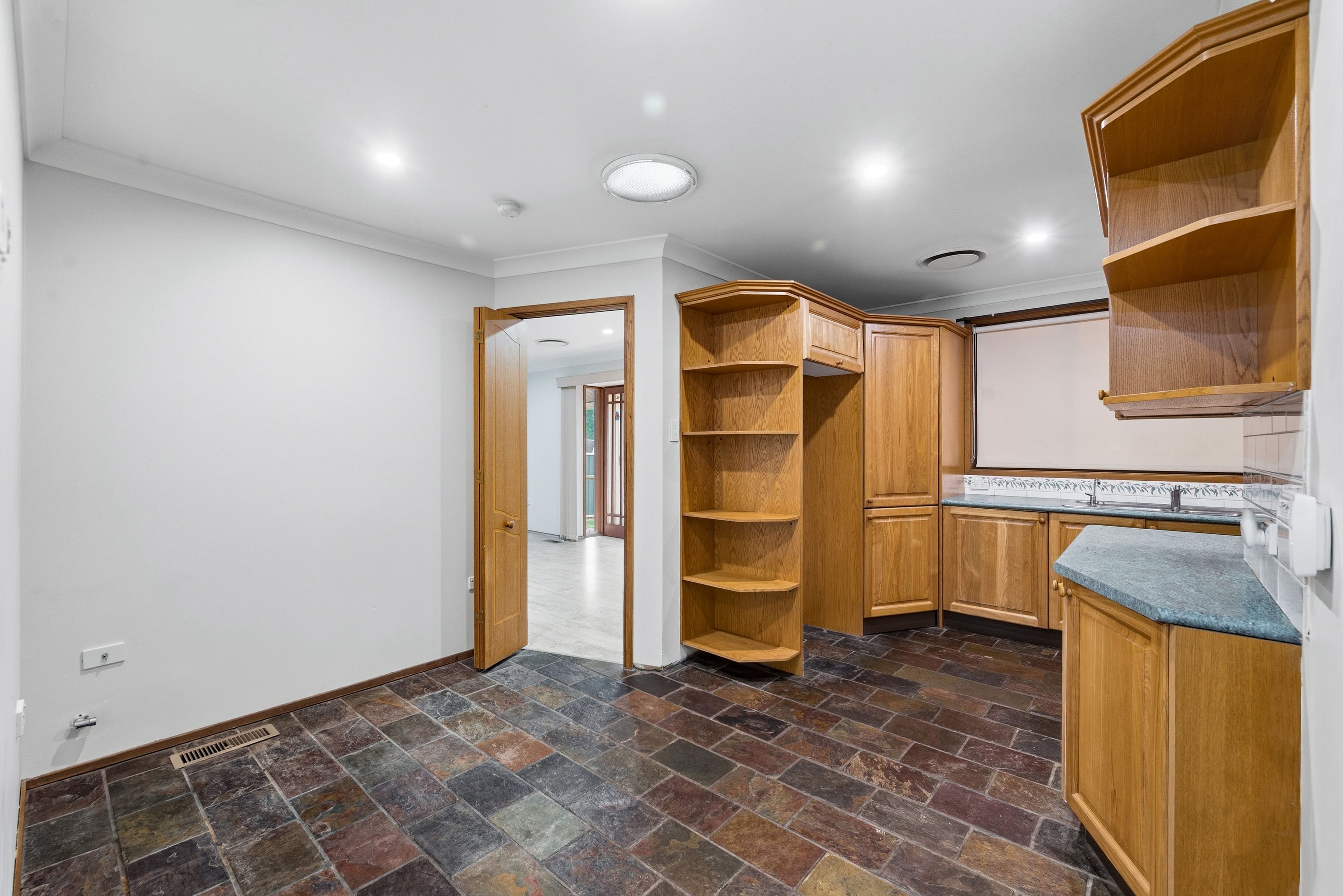 33 Rutherglen Drive, St Andrews NSW 2566, St Andrews - Thumbnail 4