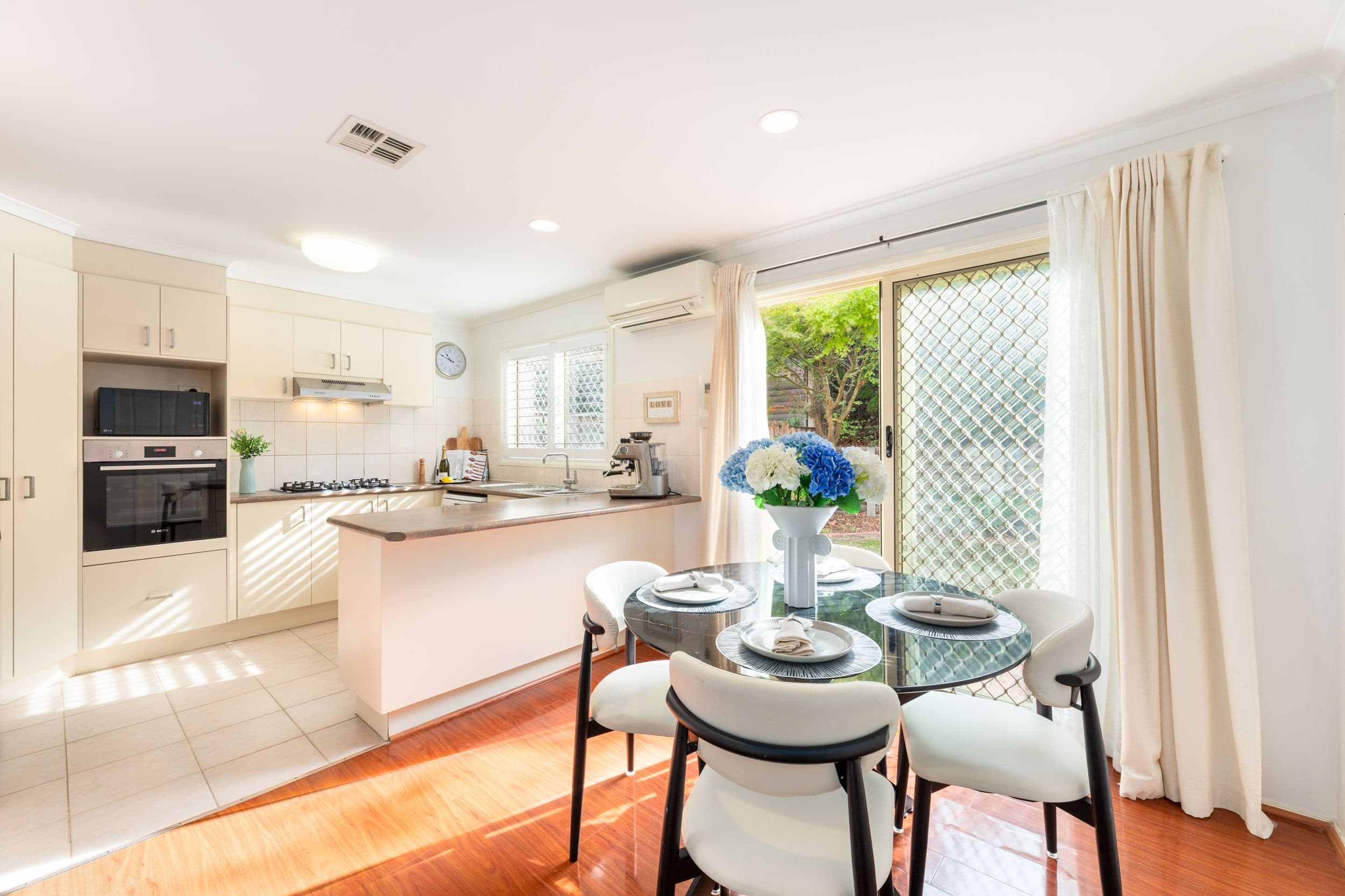 2 Oak Court, Box Hill South VIC 3128, Box Hill South - Thumbnail 4