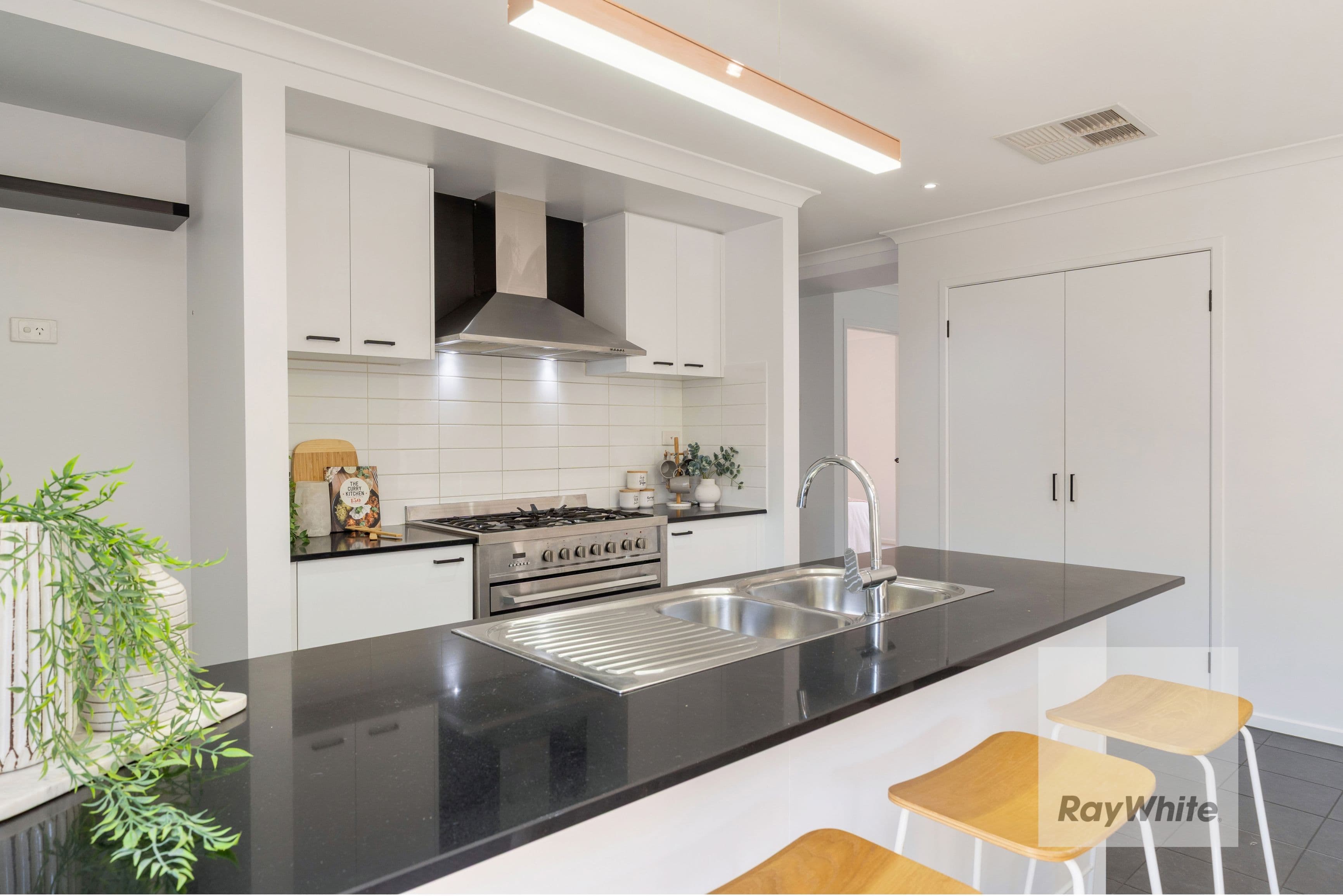 8 Amberfield Street, Mickleham VIC 3064, Mickleham - Thumbnail 5