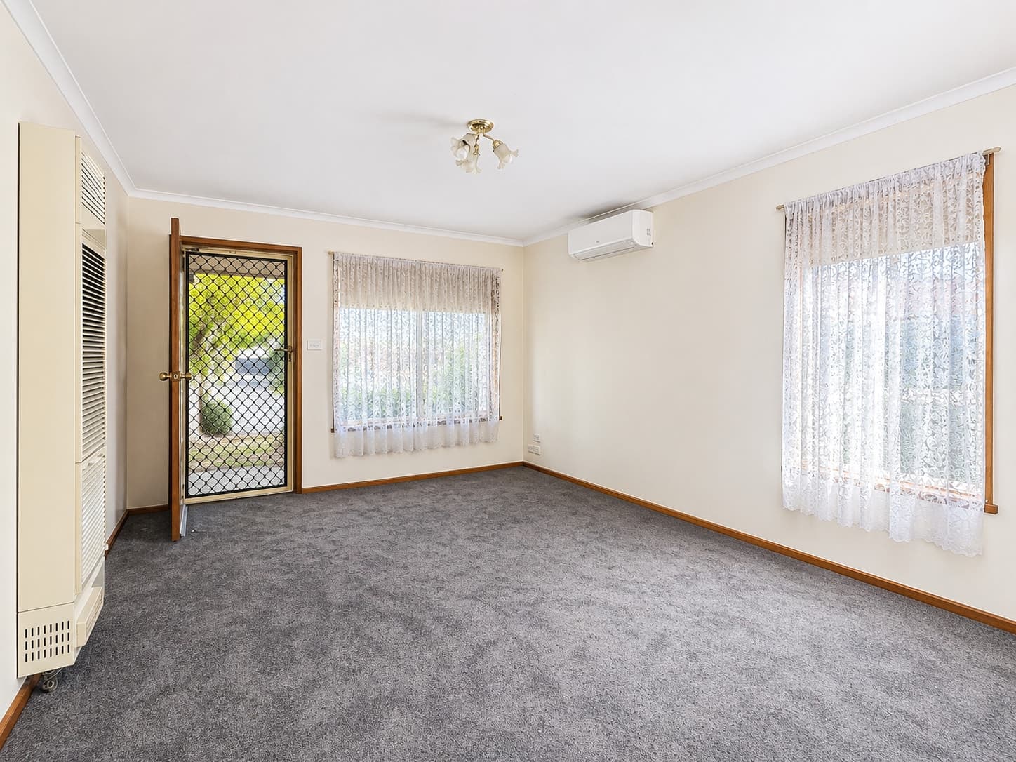 4 Molesworth Drive, Highton VIC 3216, Highton - Thumbnail 4
