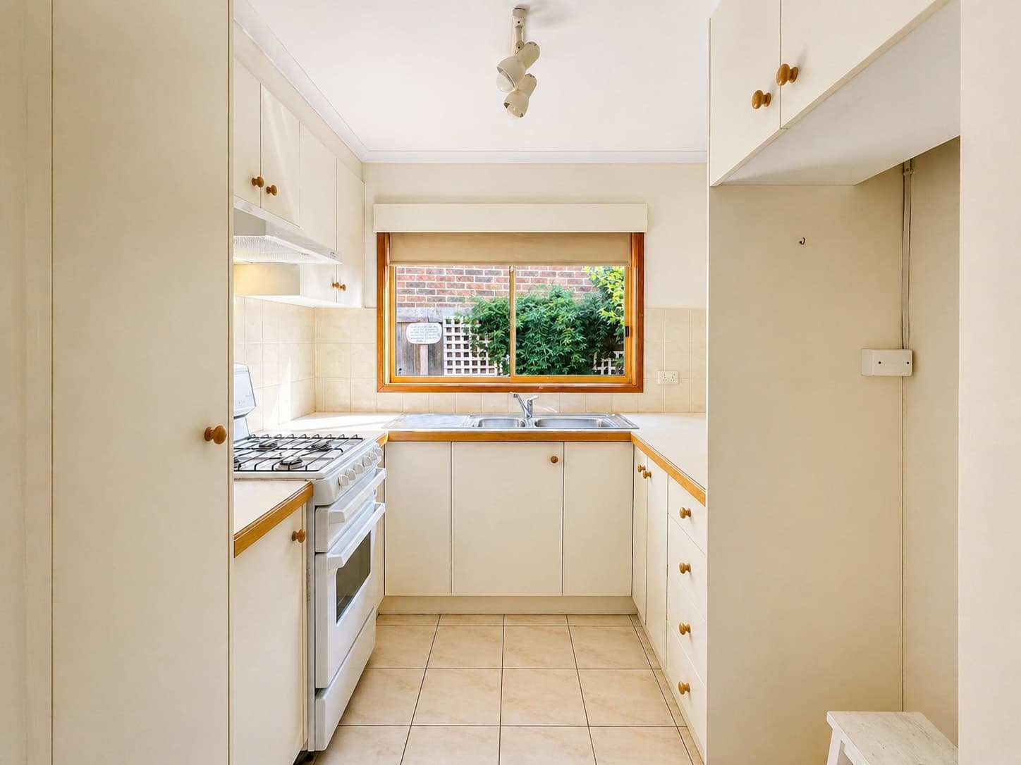 4 Molesworth Drive, Highton VIC 3216, Highton - Thumbnail 8