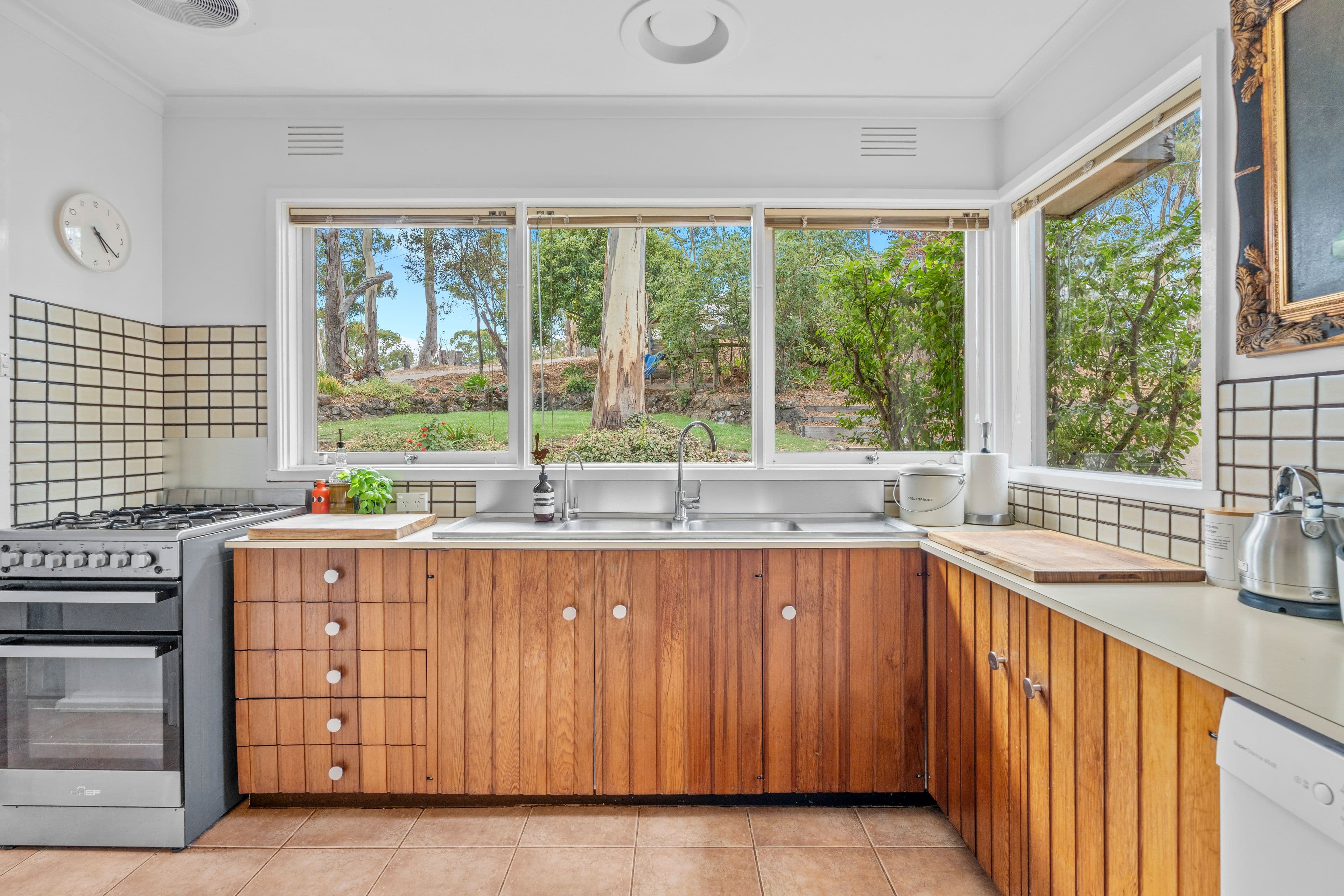 19 Piper Crescent, Eltham VIC 3095, Eltham - Thumbnail 2