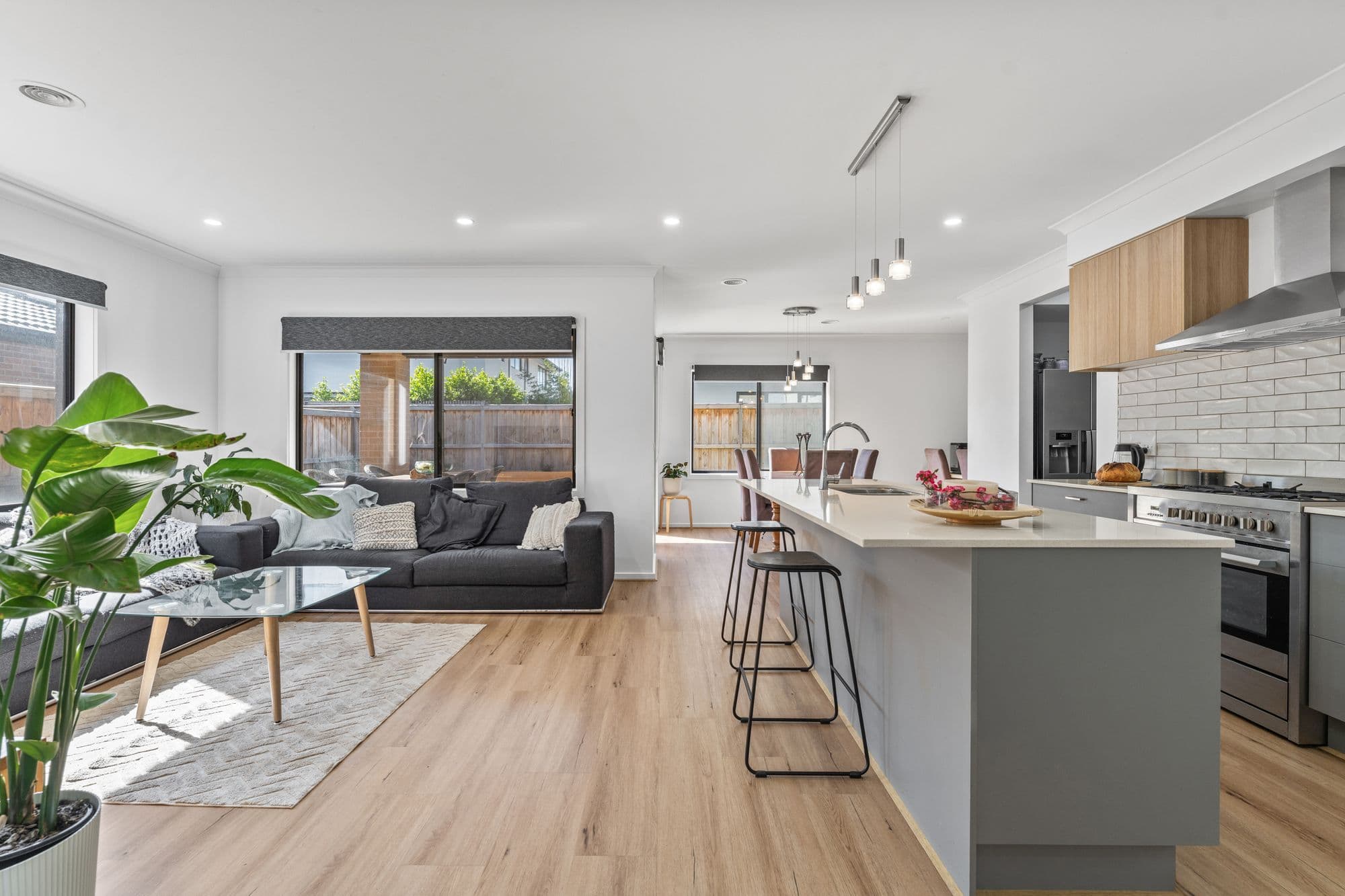 32 Burlina Boulevard, Clyde North VIC 3978, Clyde North - Thumbnail 2