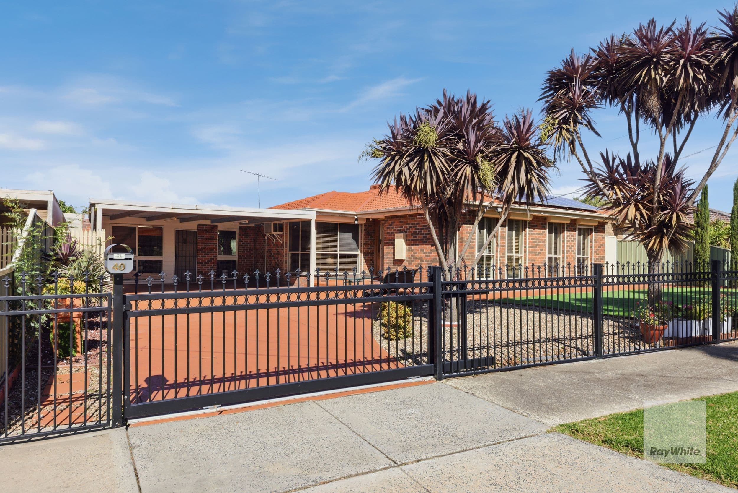 40 Whitley Crescent, Craigieburn VIC 3064, Craigieburn - Thumbnail 2