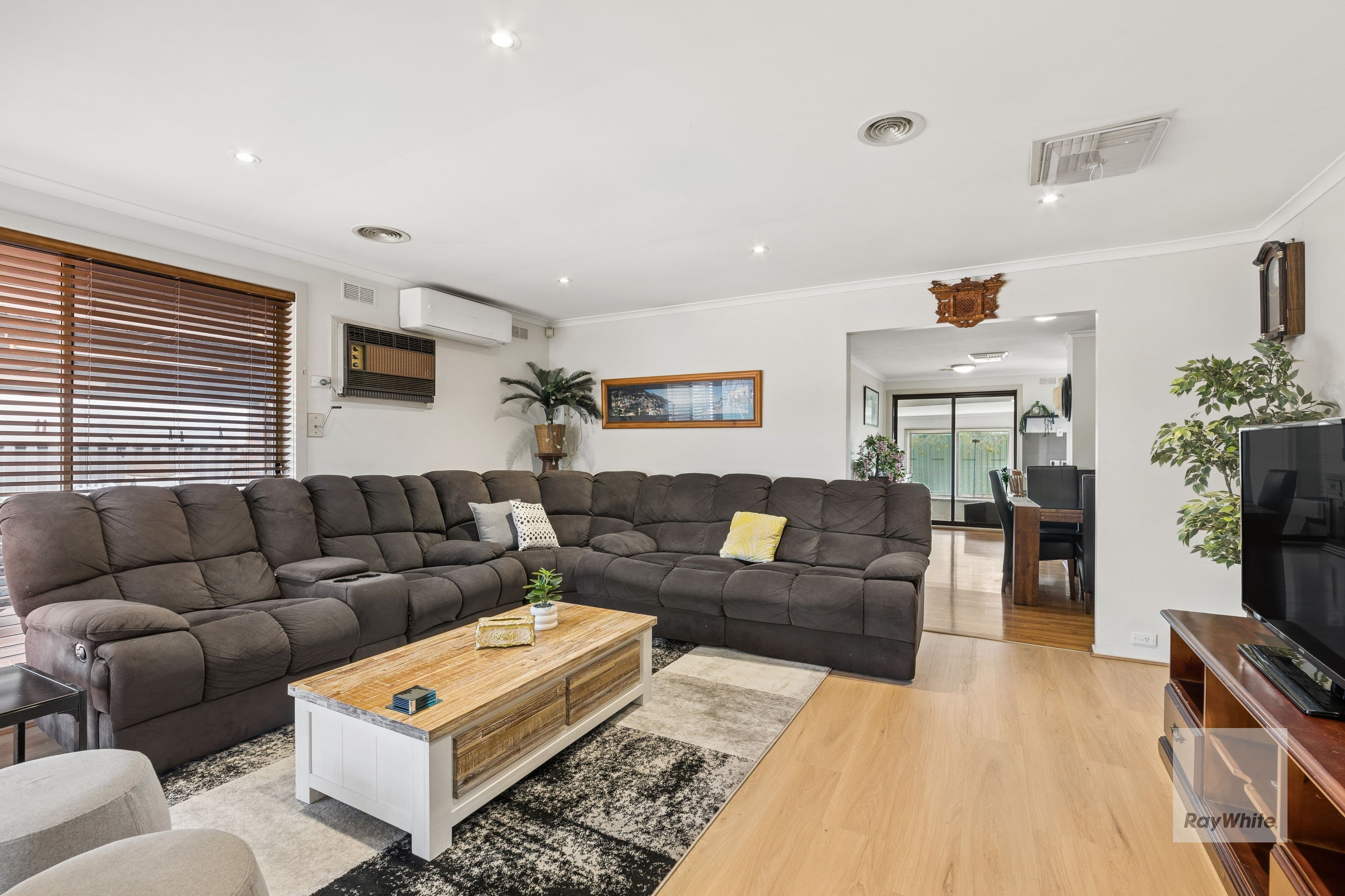 40 Whitley Crescent, Craigieburn VIC 3064, Craigieburn - Thumbnail 3