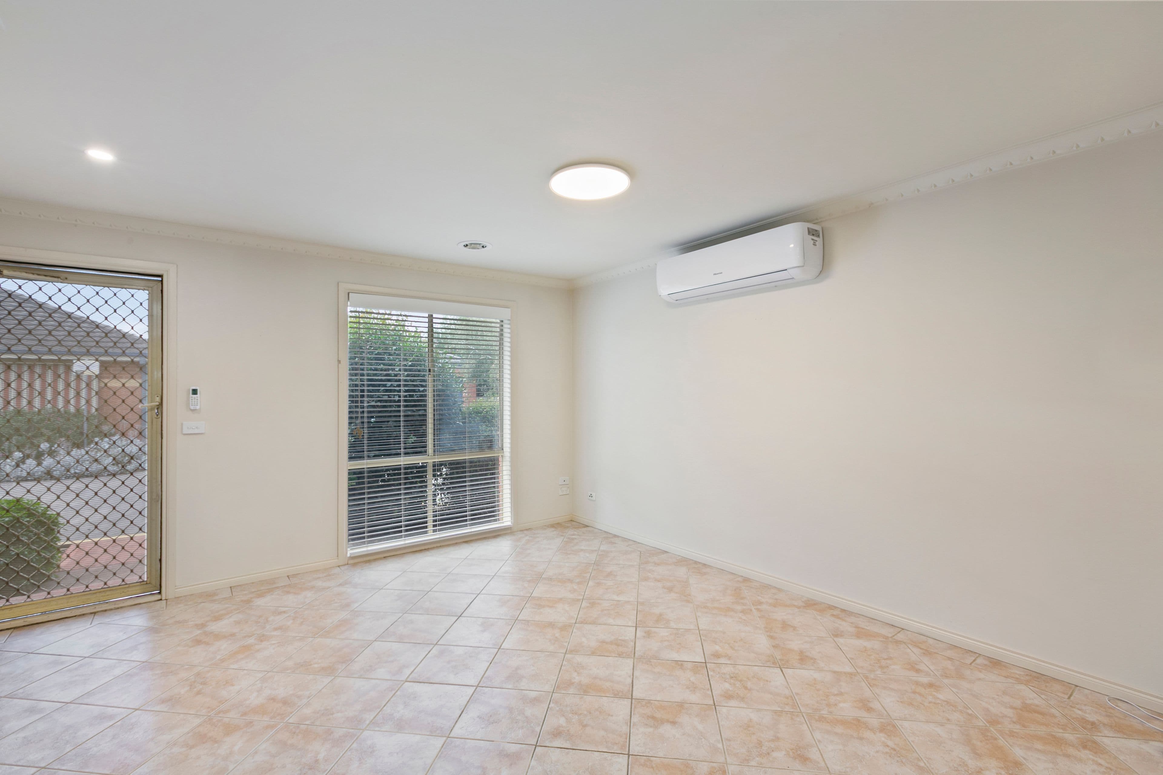 75 Elinda Place, Reservoir VIC 3073, Reservoir - Thumbnail 2