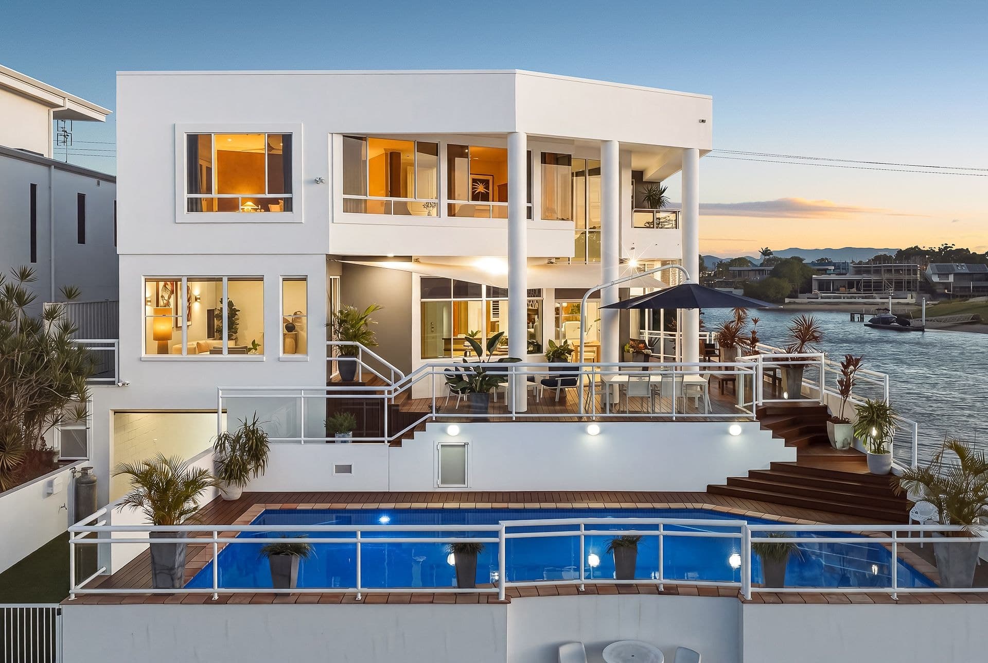 52 Clear Island Road, Broadbeach Waters QLD 4218, Broadbeach Waters - Thumbnail 2