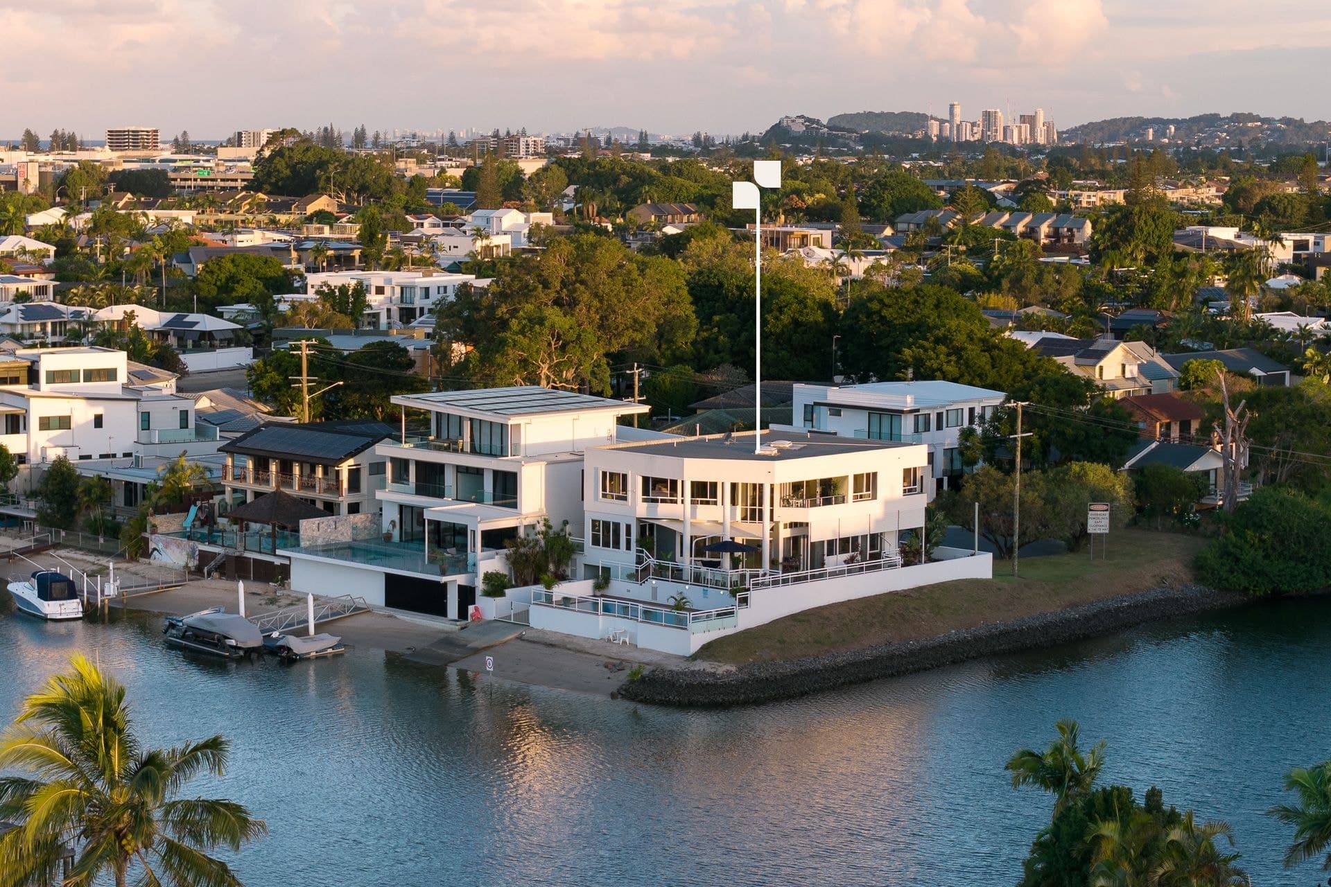 52 Clear Island Road, Broadbeach Waters QLD 4218, Broadbeach Waters - Thumbnail 3