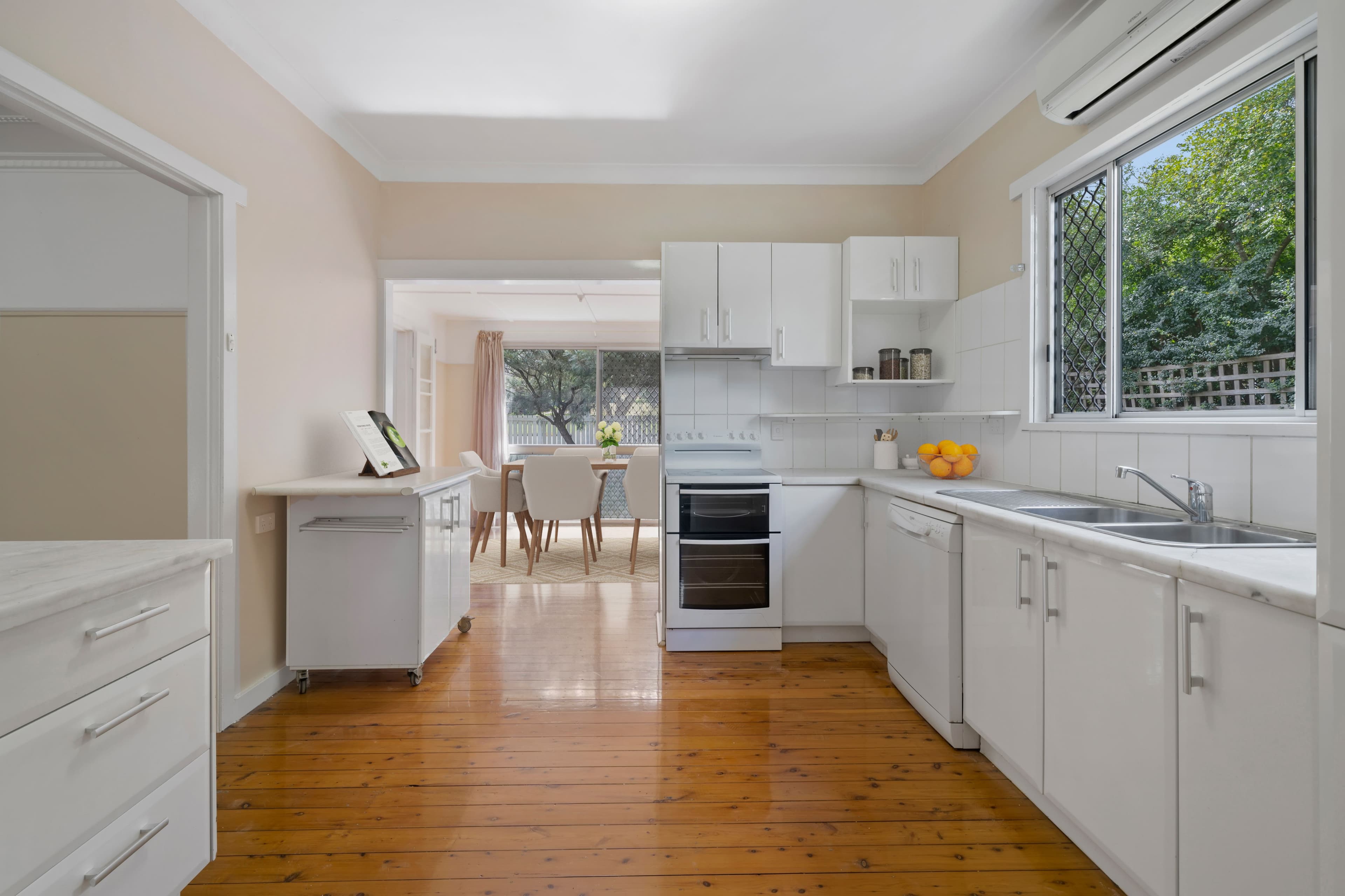 28 Rhyde Street, Mount Lofty QLD 4350, Mount Lofty - Thumbnail 2