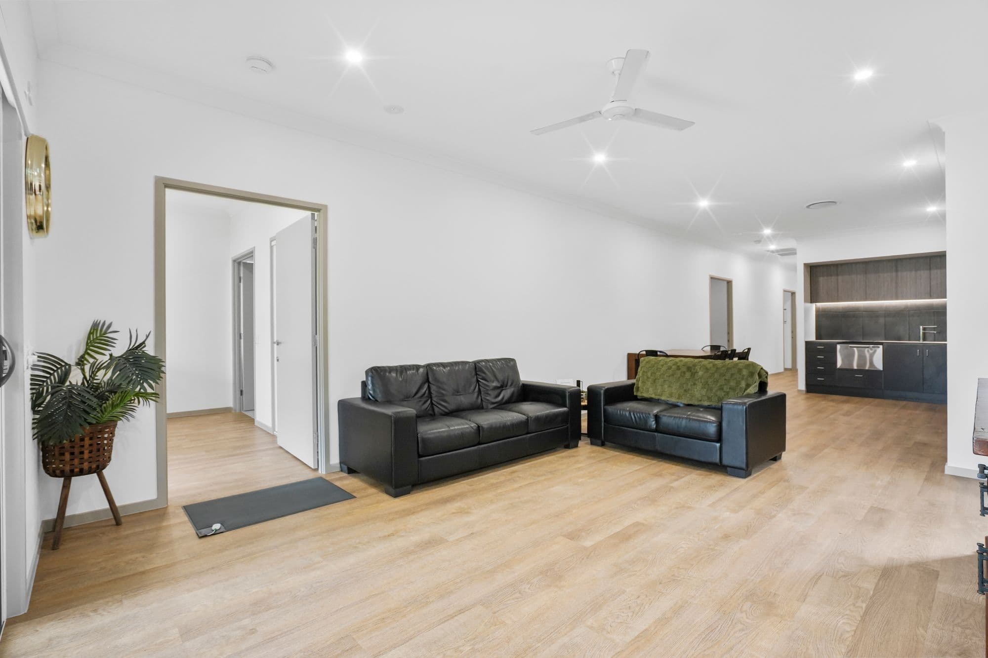 31 Langdon Street, Cleveland QLD 4163, Cleveland - Thumbnail 2