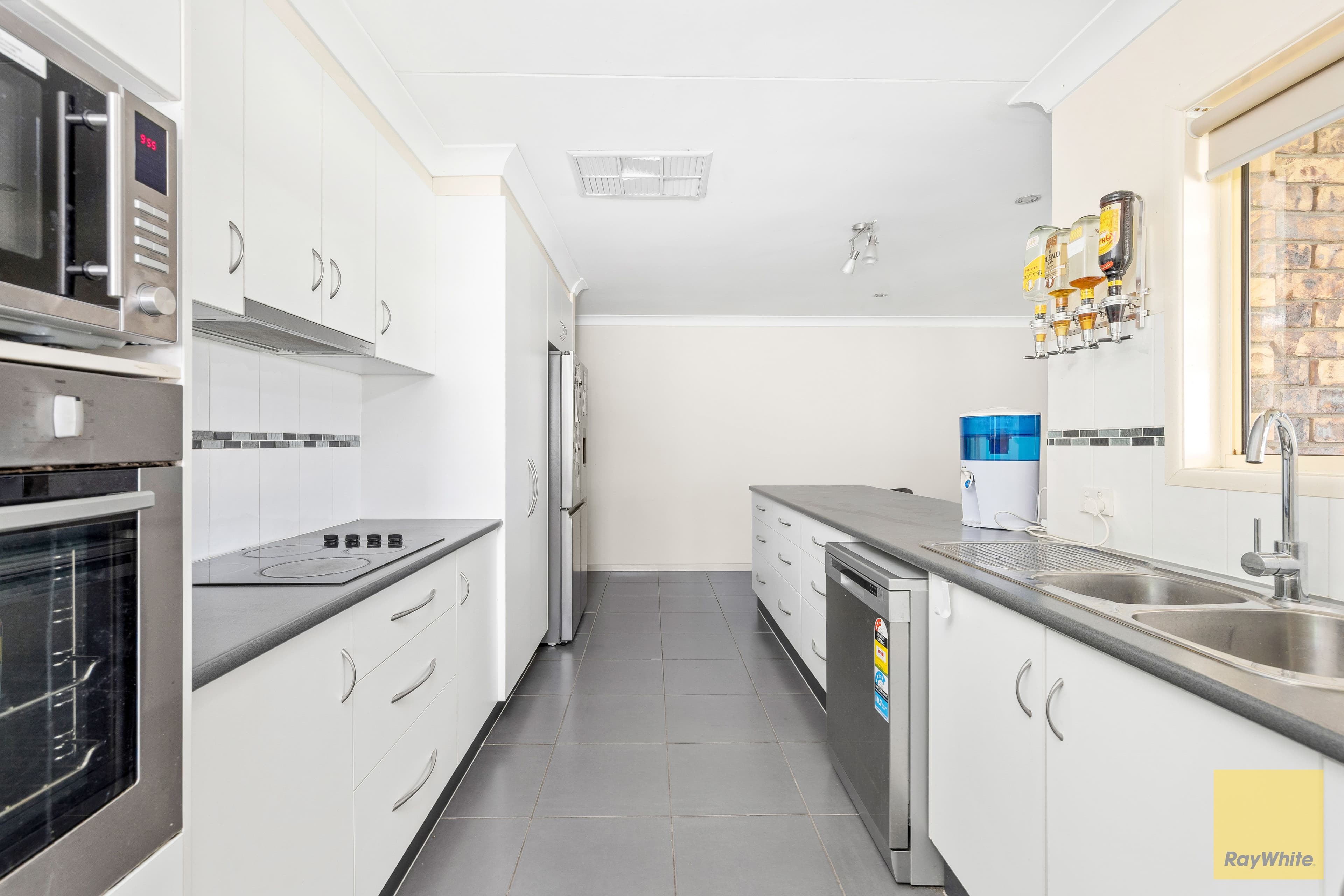 11 Louisa Court, Emerald QLD 4720, Emerald - Thumbnail 7