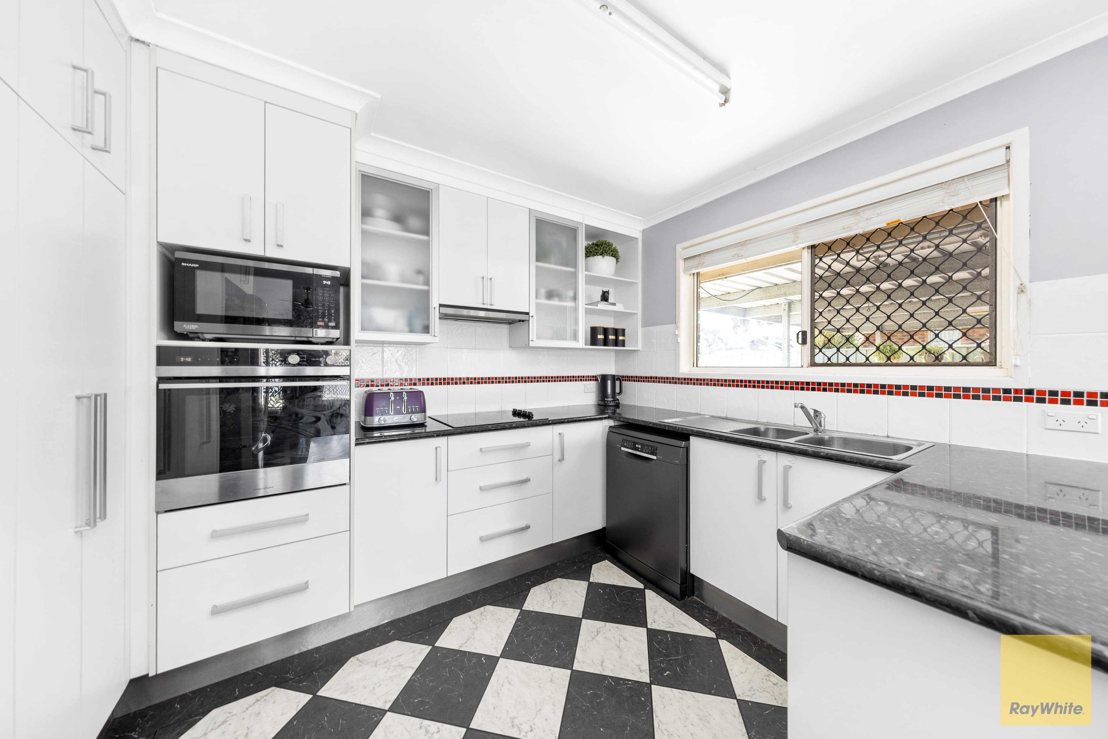 40 Jacqueline Drive, Emerald QLD 4720, Emerald - Thumbnail 4