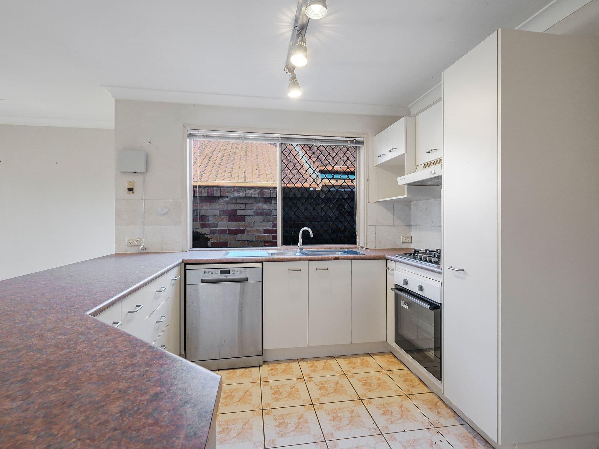 5 Heath Street, Forest Lake QLD 4078, Forest Lake - Thumbnail 2