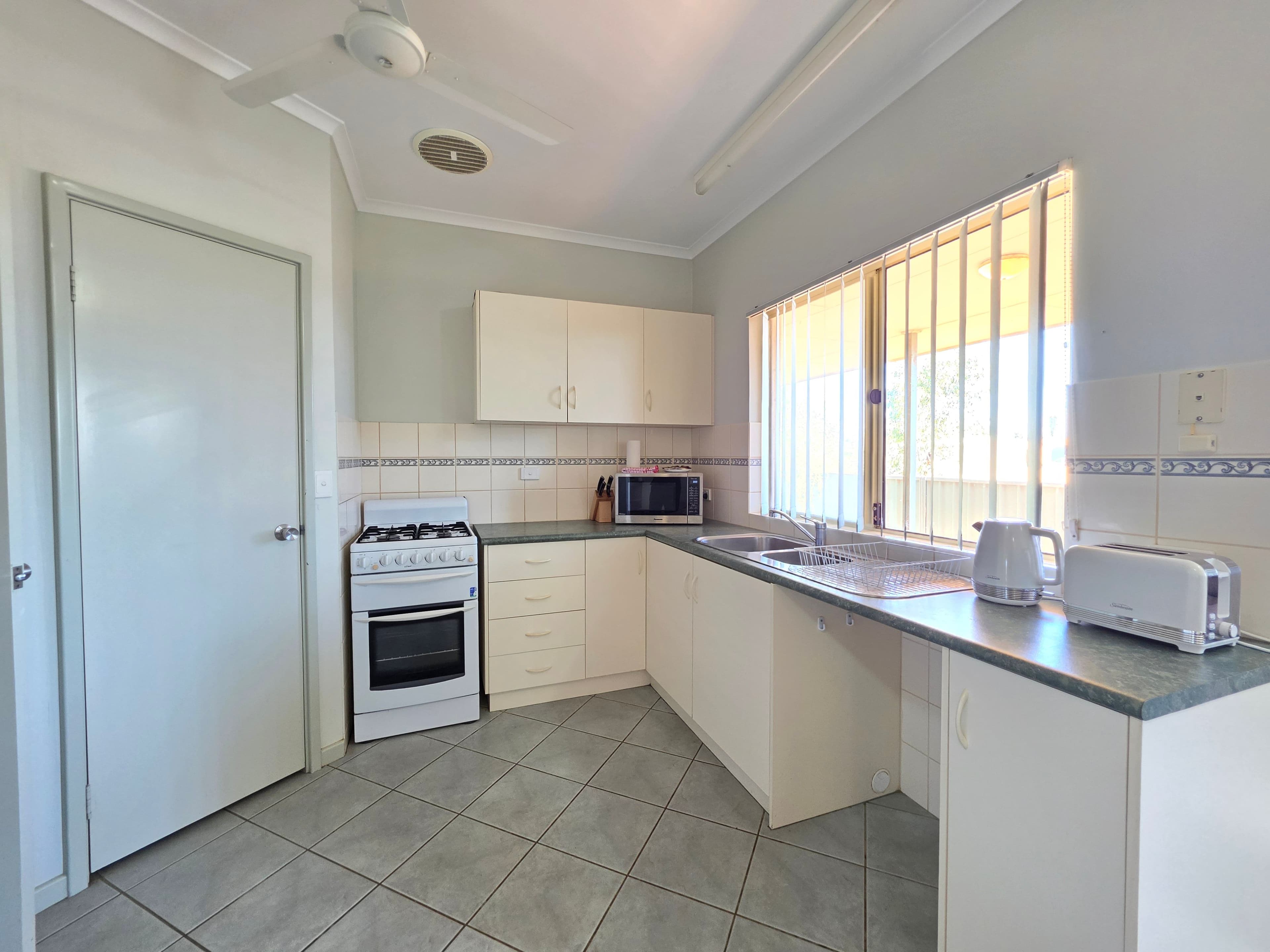 4/58-60 Douglas Street, Carnarvon WA 6701, South Carnarvon - Thumbnail 4