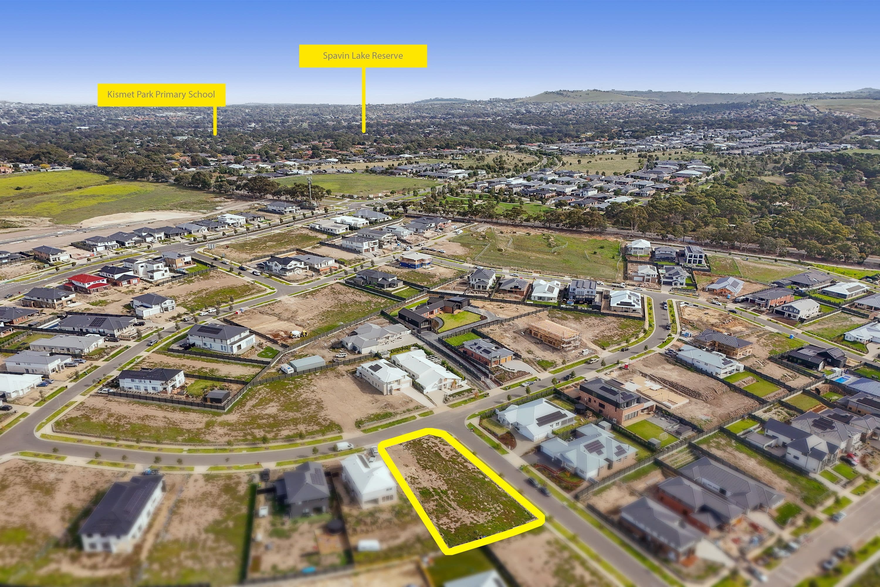 15 Chipperfield Avenue, Sunbury VIC 3429, Sunbury - Thumbnail 2