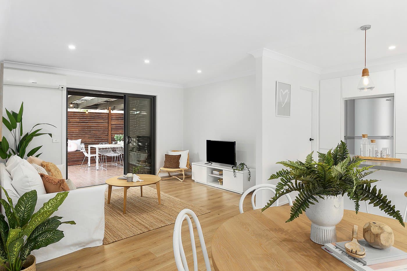 3/216 Willarong Road, Caringbah - Image 1