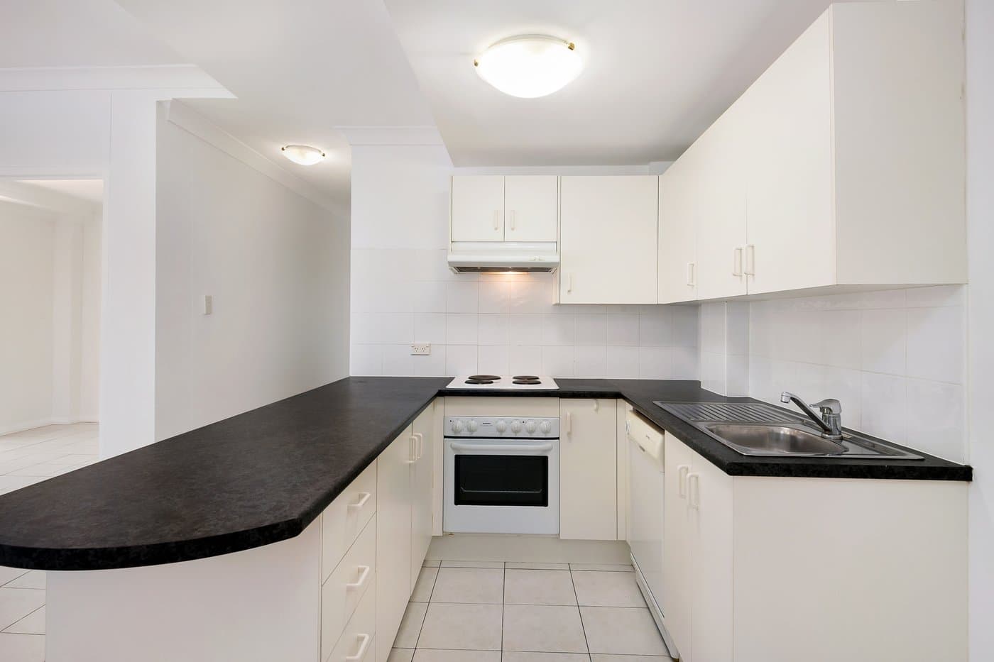4/2-4 Central Road, Miranda - Thumbnail 3