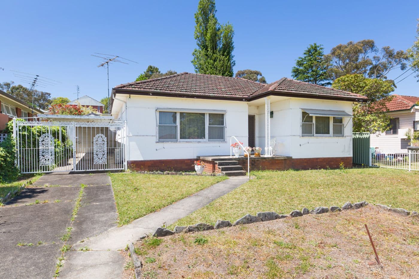 242 Woronora Road, Engadine - Image 1
