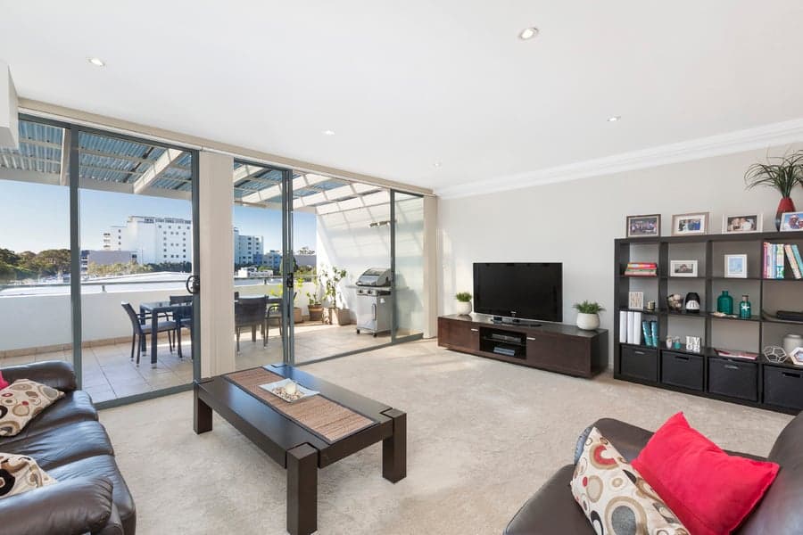34/52 President Avenue, Caringbah - Image 1