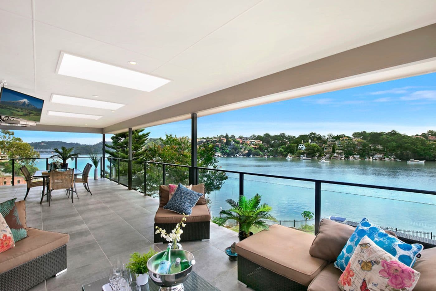 15 Juvenis Avenue, Oyster Bay - Image 1