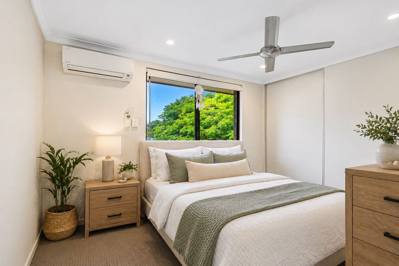 5/4 Milton Avenue, Paradise Point QLD 4216, Paradise Point - Thumbnail 2
