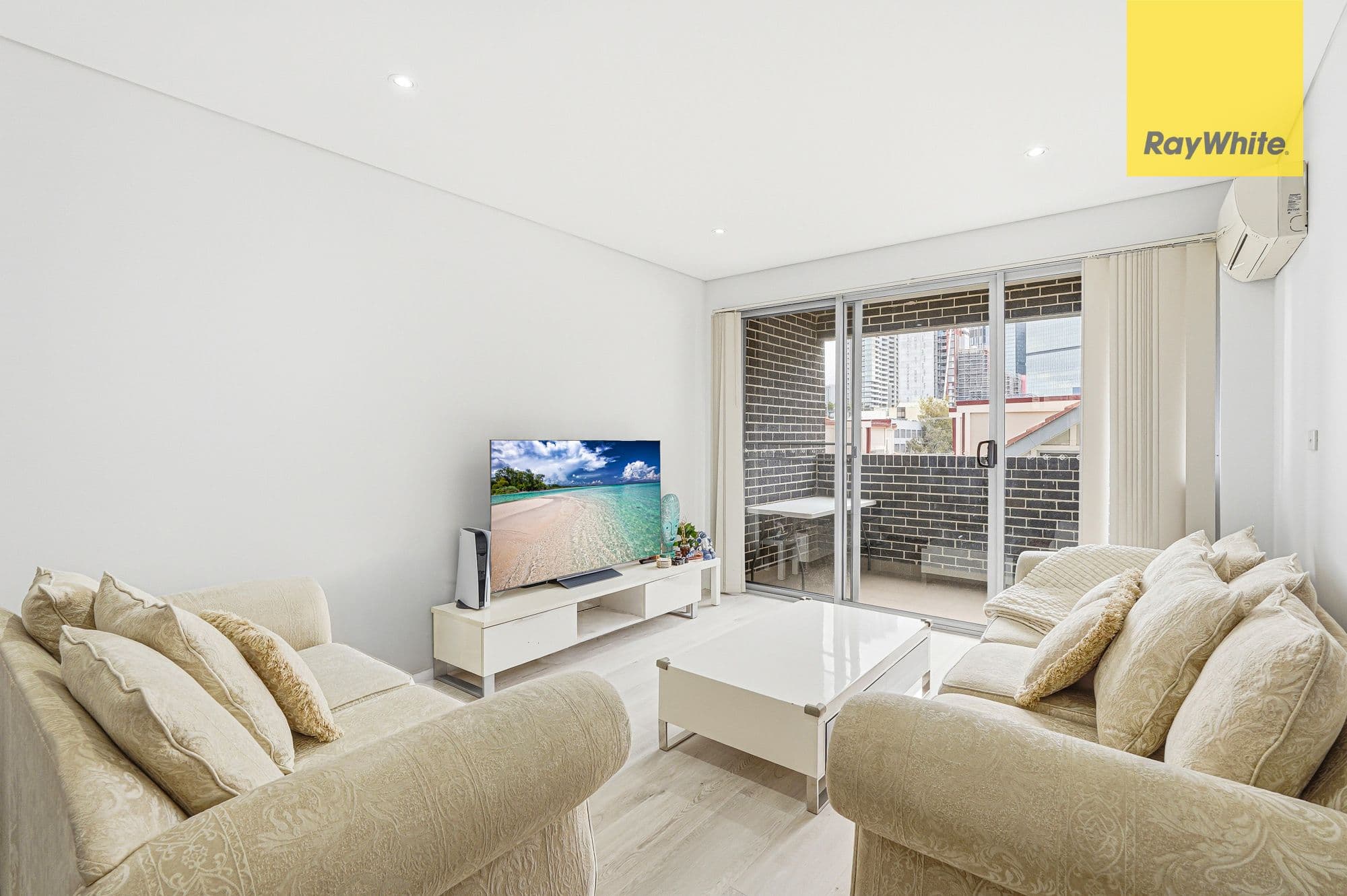 10/4 Peace Lane, Parramatta NSW 2150, Parramatta - Thumbnail 2