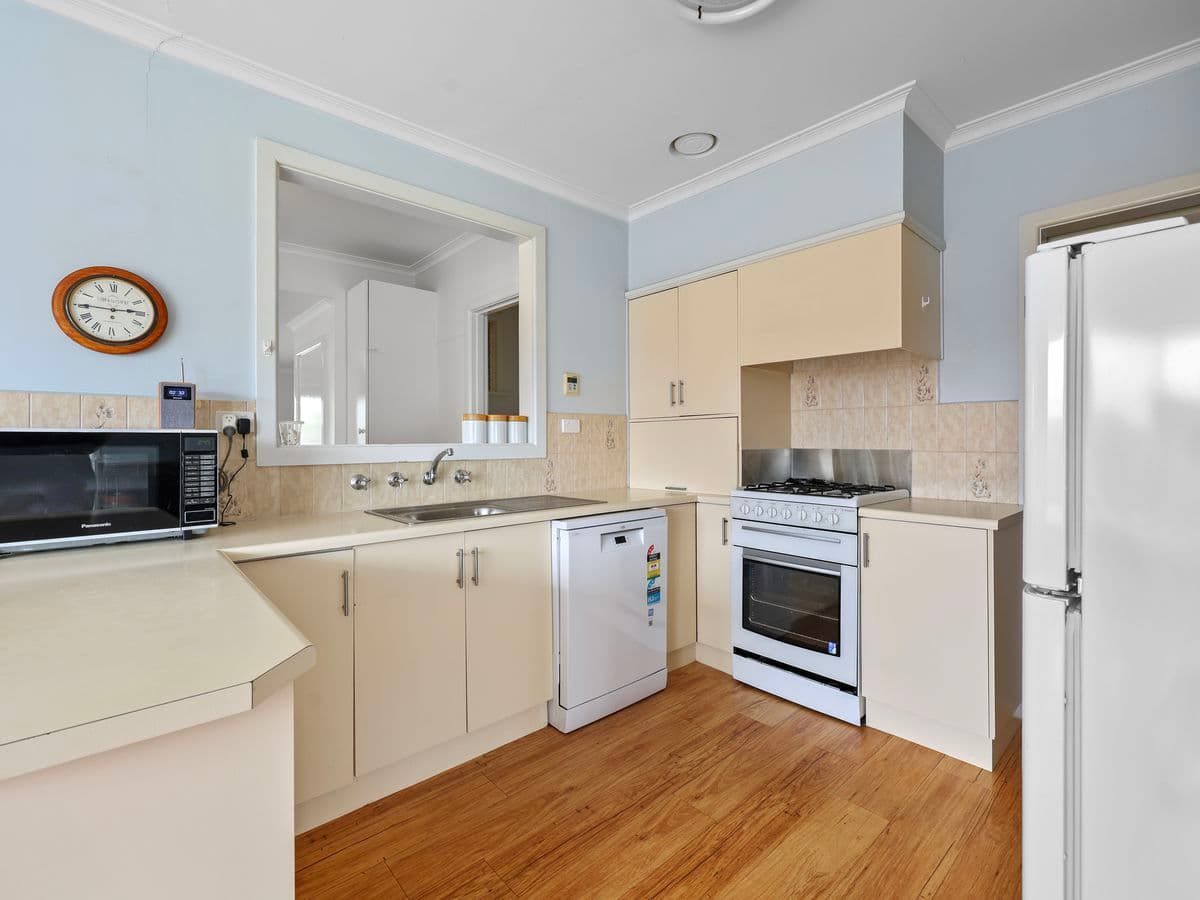 37 Scott Street, Heywood, VIC, Heywood - Thumbnail 2