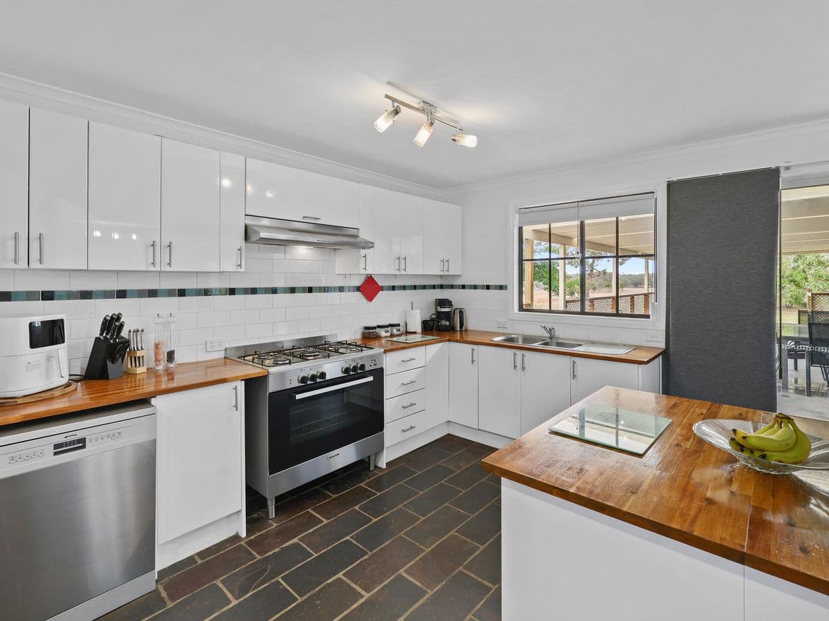 4 Denhill Court, Bolwarra, VIC, Bolwarra - Thumbnail 2