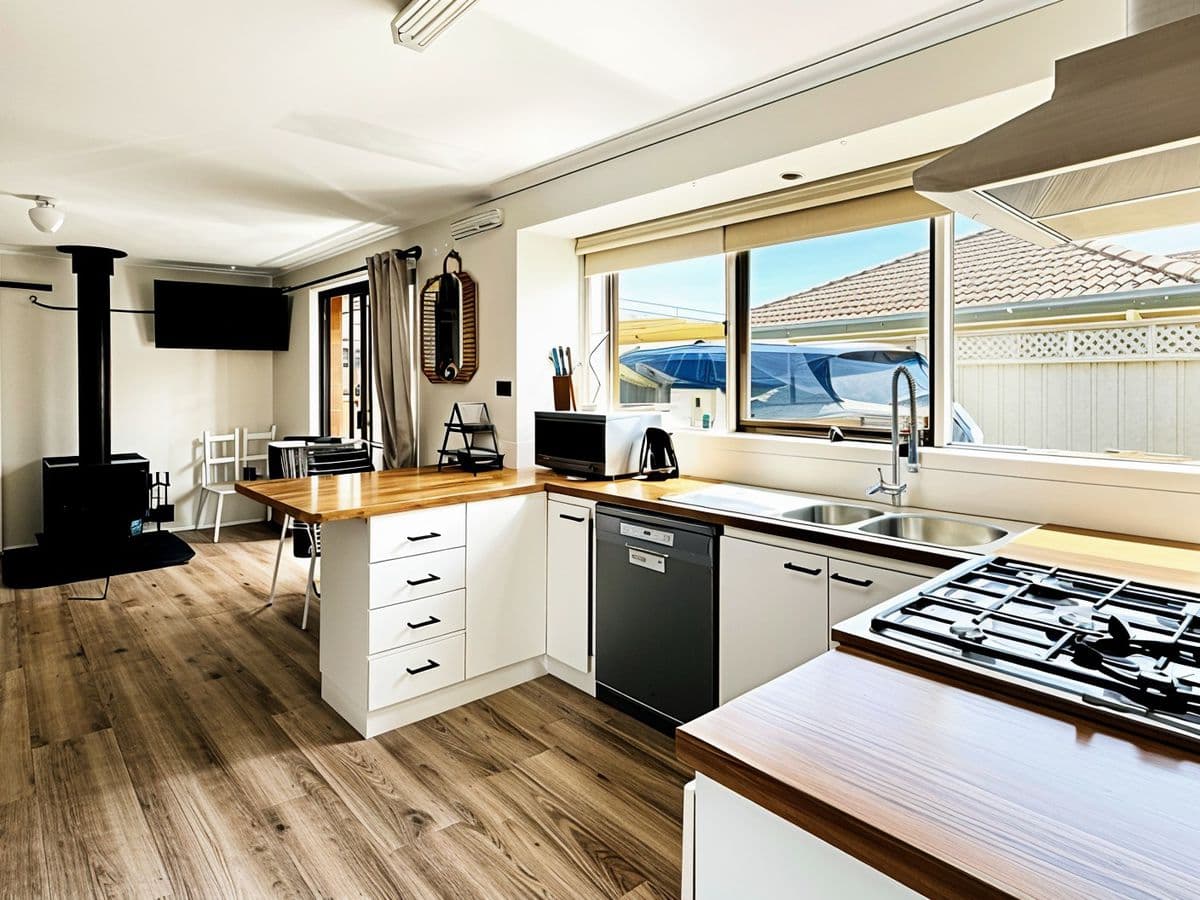 180 Fawthrop Street, Portland, VIC, Portland - Thumbnail 3