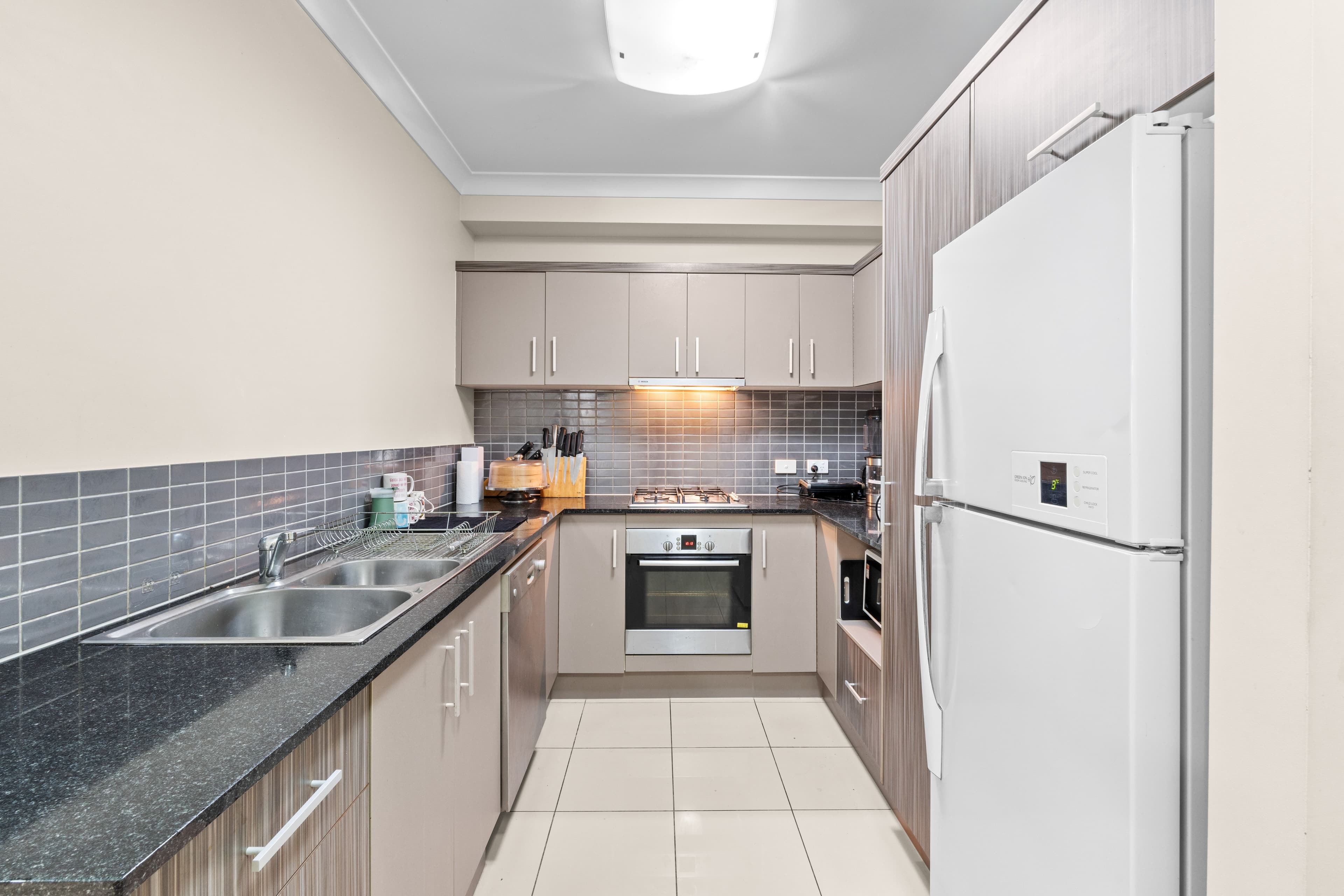 1106/37-41 Mann Street, Westcourt QLD 4870, Westcourt - Thumbnail 4