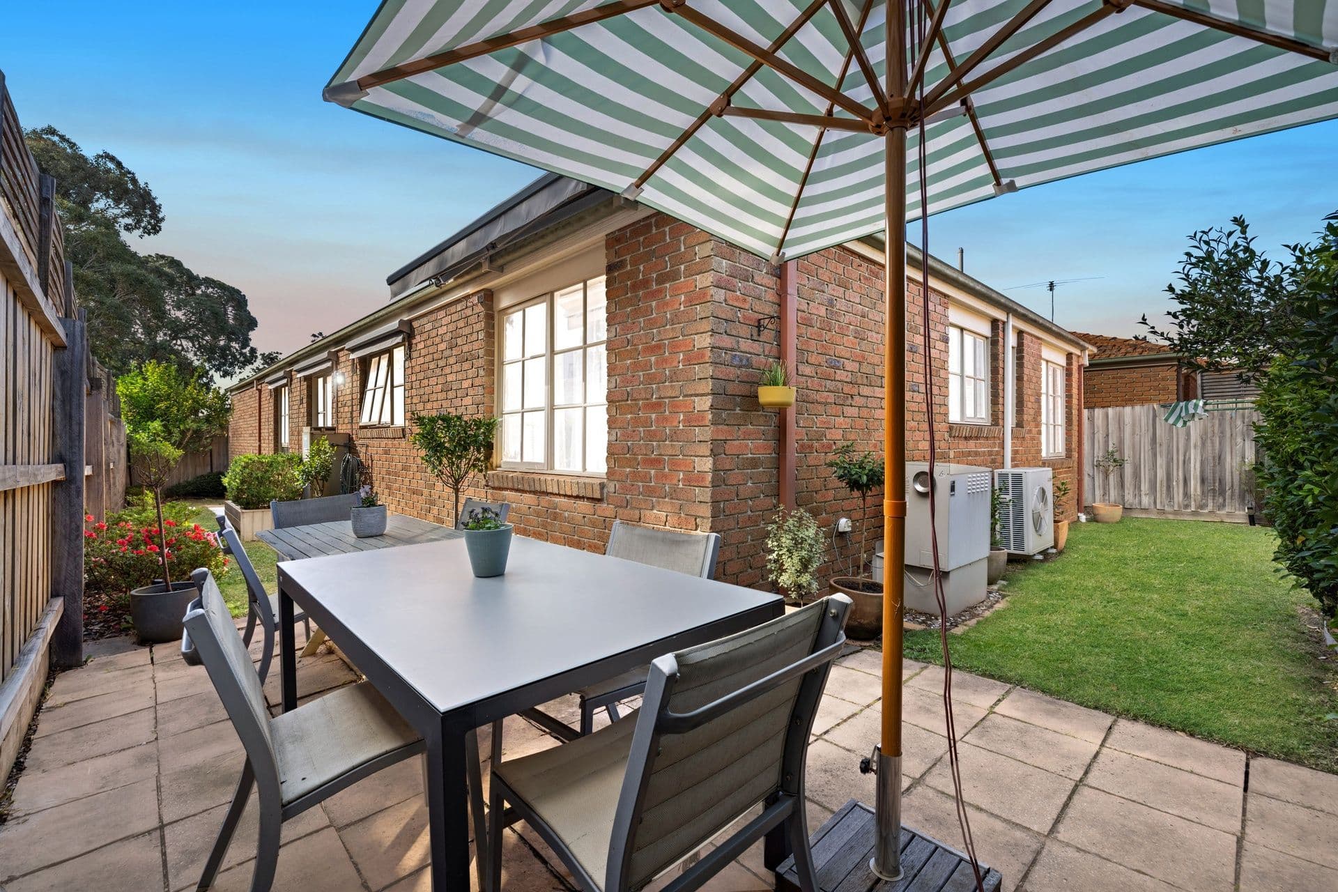 2/2 Ellesmere Road, Burwood East VIC 3151, Burwood East - Thumbnail 2