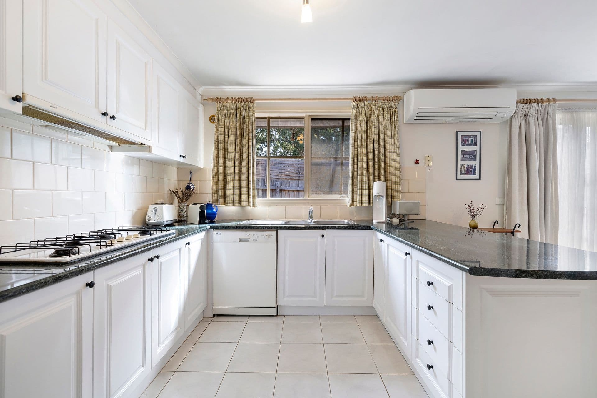 2/2 Ellesmere Road, Burwood East VIC 3151, Burwood East - Thumbnail 5