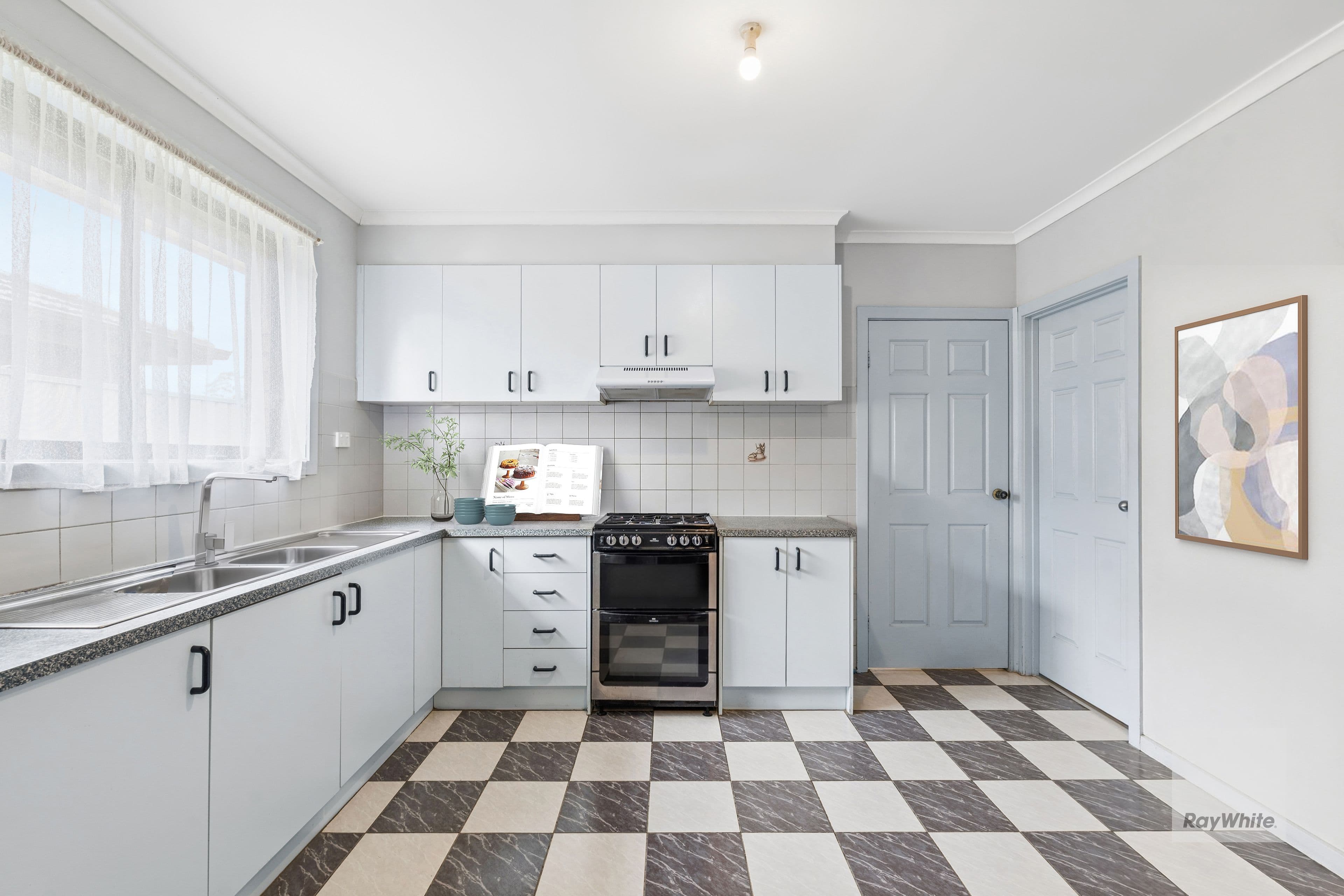1/10 Saratoga Crescent, Keilor Downs VIC 3038, Keilor Downs - Thumbnail 3