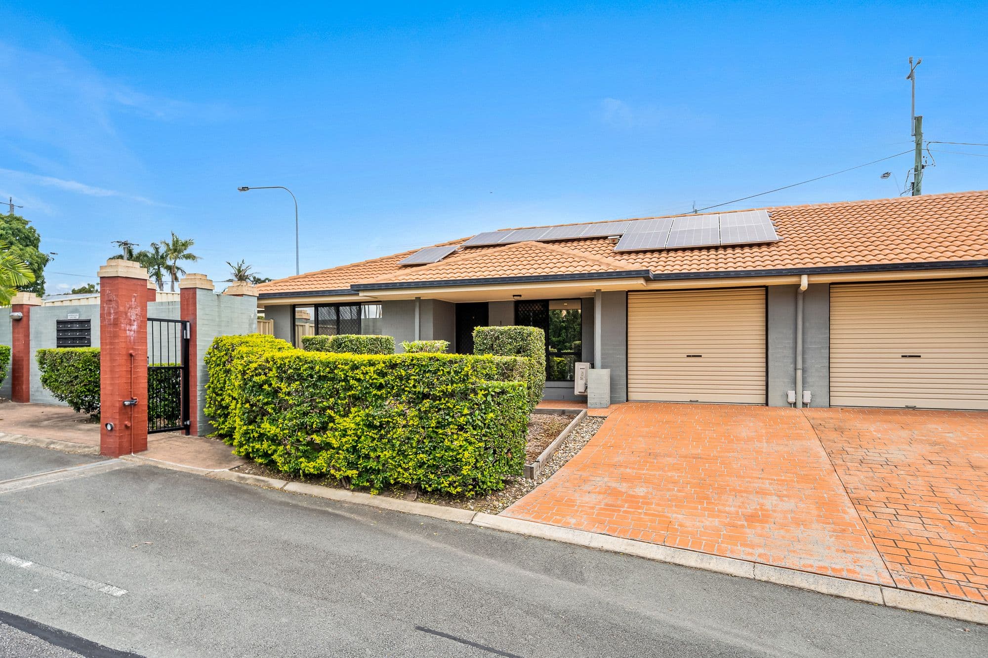 1/8 Buckingham Place, Eight Mile Plains QLD 4113, Eight Mile Plains - Image 1