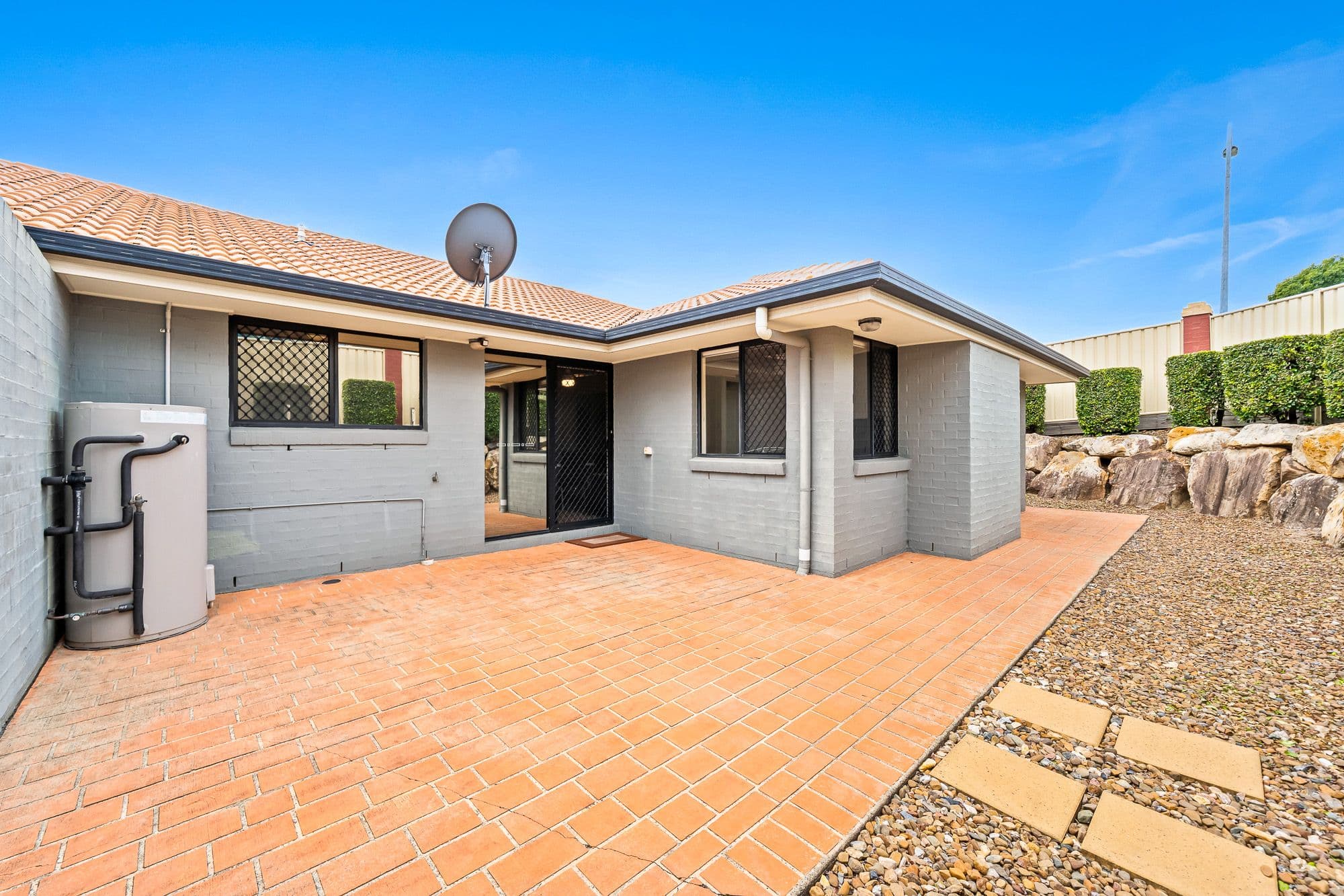 1/8 Buckingham Place, Eight Mile Plains QLD 4113, Eight Mile Plains - Thumbnail 2