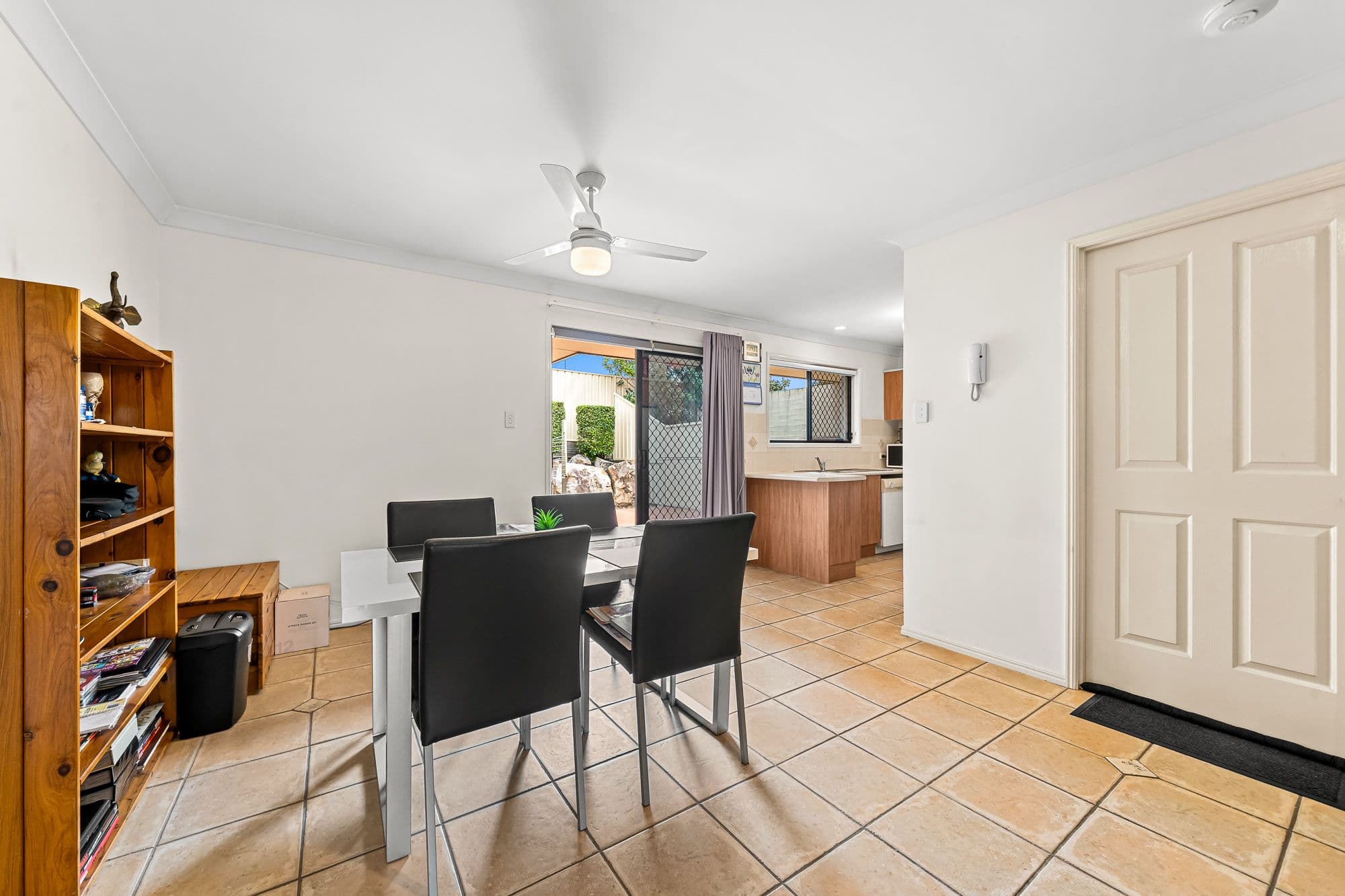 1/8 Buckingham Place, Eight Mile Plains QLD 4113, Eight Mile Plains - Thumbnail 4