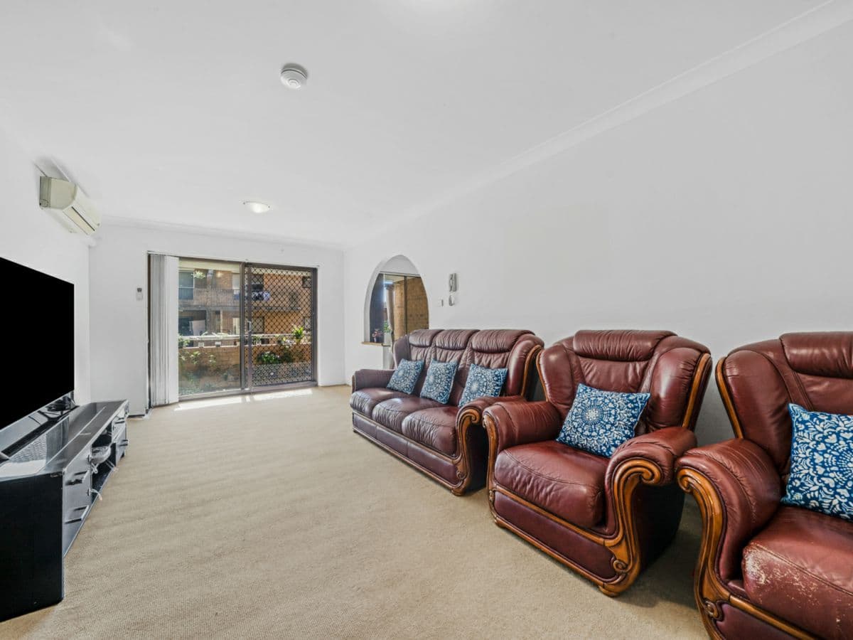 10/13-15 Helen Street, WESTMEAD, Westmead - Thumbnail 2