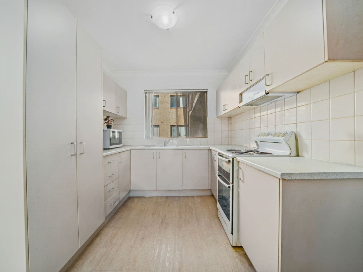 10/13-15 Helen Street, WESTMEAD, Westmead - Thumbnail 3