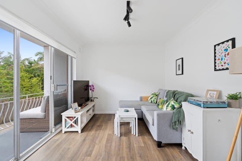 2/16 Wyadra Avenue, Freshwater - Image 1