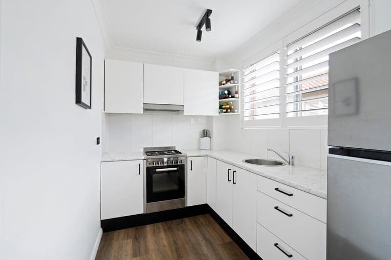 2/16 Wyadra Avenue, Freshwater - Thumbnail 2