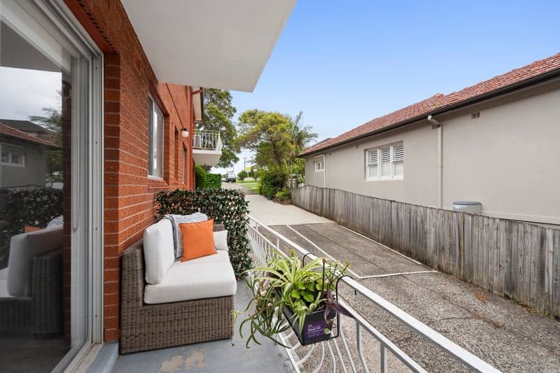 2/16 Wyadra Avenue, Freshwater - Thumbnail 3