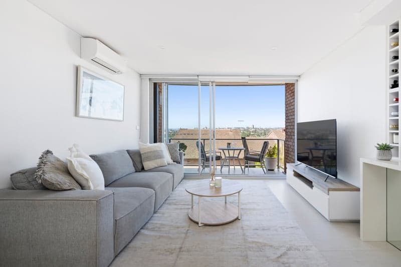 8/44 Crown Road, Queenscliff - Image 1