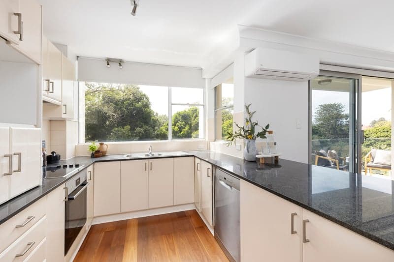 3/20 Birkley Road, Manly - Thumbnail 4